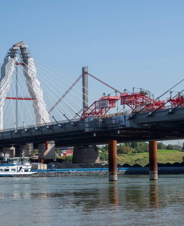 Die neue Leverkusener Brücke ist fast fertig.