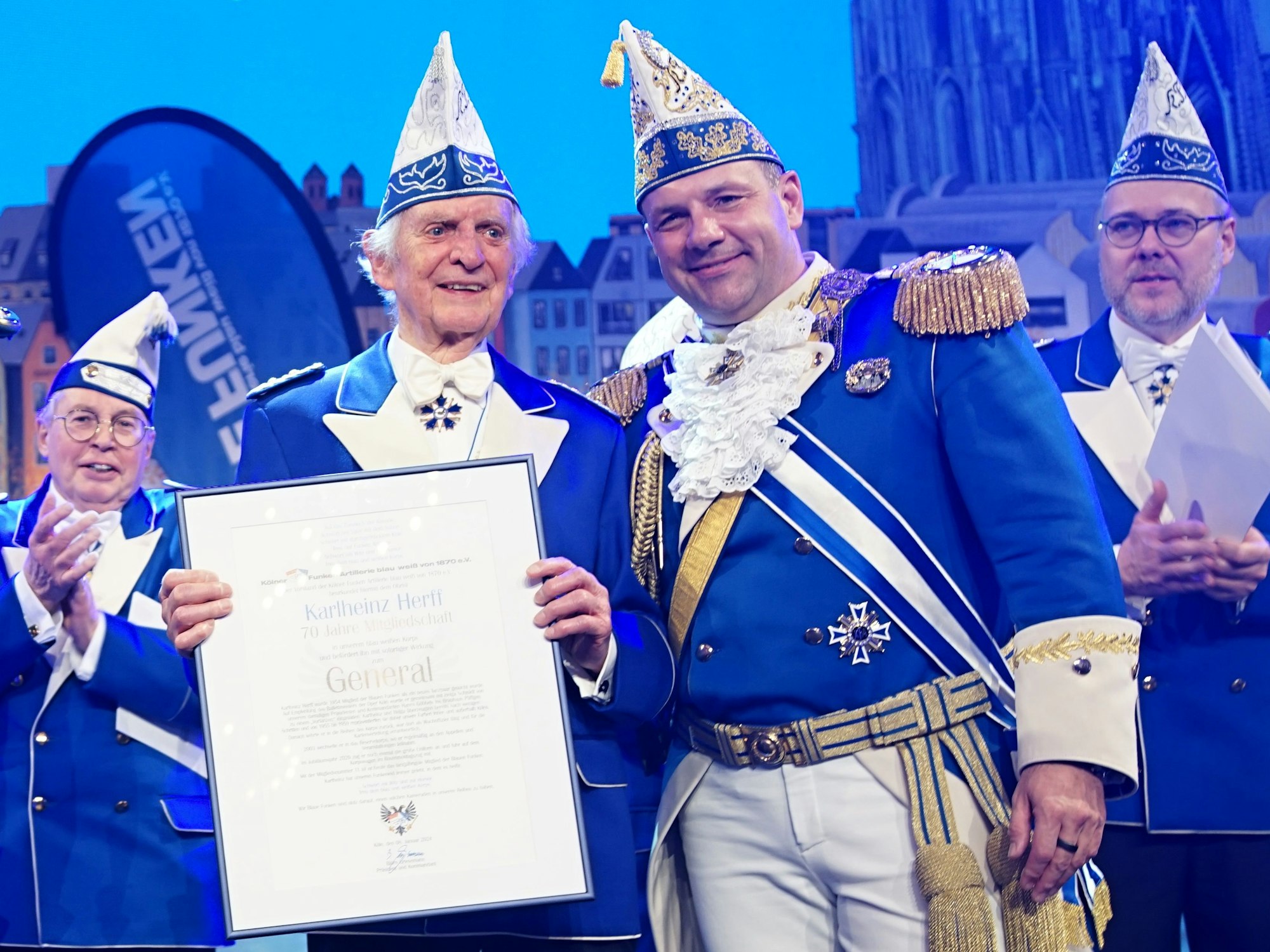 Präsident Björn Griesemann ehrte Karl-Heinz Herff.