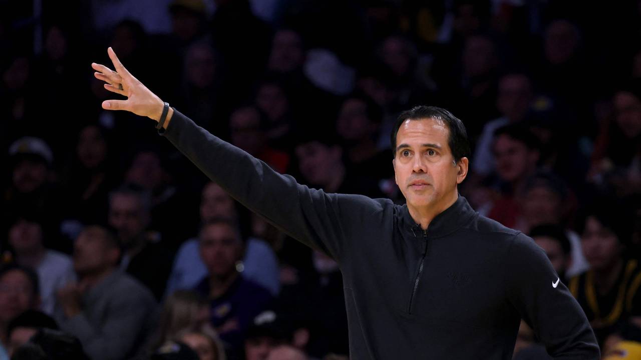 Miami Heat-Coach Erik Spoelstra während eines Basketballspiels gegen die Los Angeles Lakers am 3. Januar 2024.