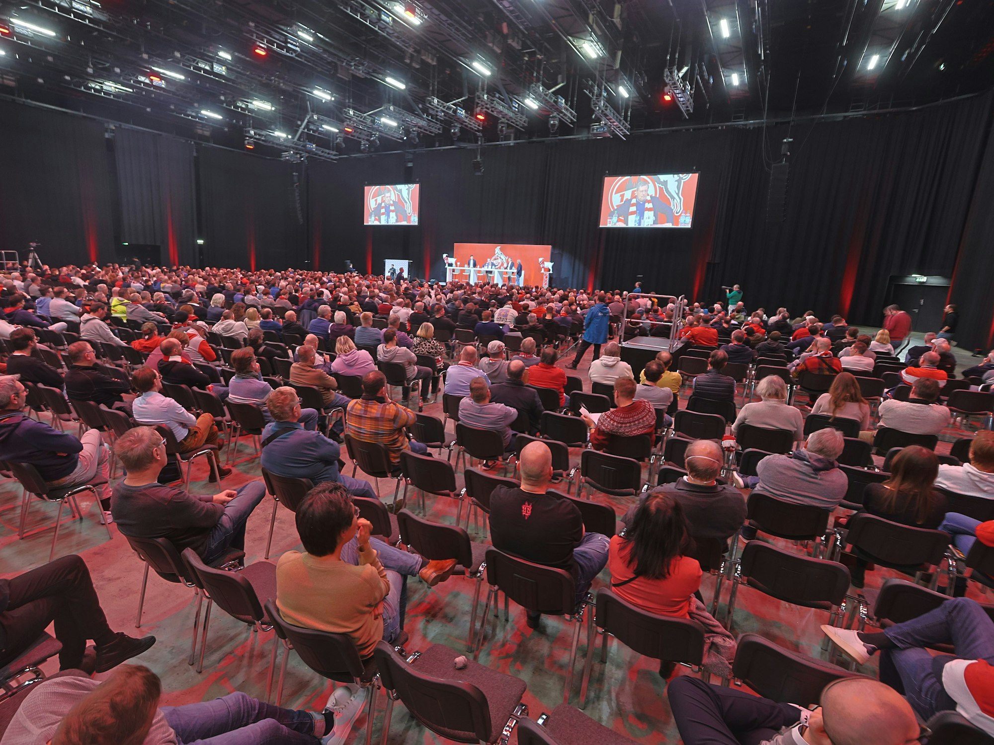 1200 FC-Fans besuchten am Mittwochabend (10. Januar 2023) den Mitglieder-Stammtisch des 1. FC Köln in den MMC-Studios in Köln-Ossendorf.