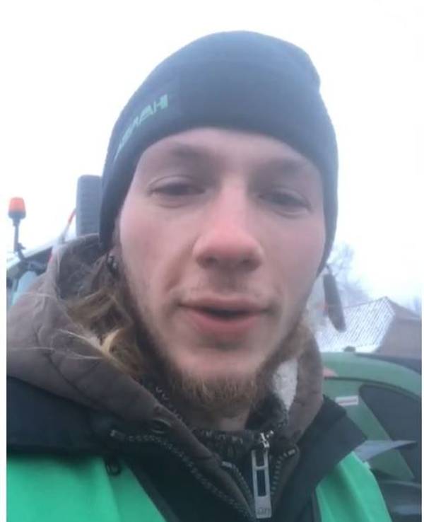 „Bauer sucht Frau“-Teilnehmer Christoph auf einer Bauern-Demo in Niedersachsen. Auf Instagram liefert er seinen Fans ein Stimmungsbild.