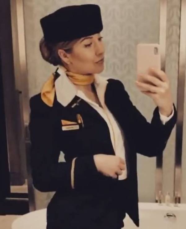 Lina ist Flugbegleiterin und Kandidatin der RTL-Show „Are You The One“.