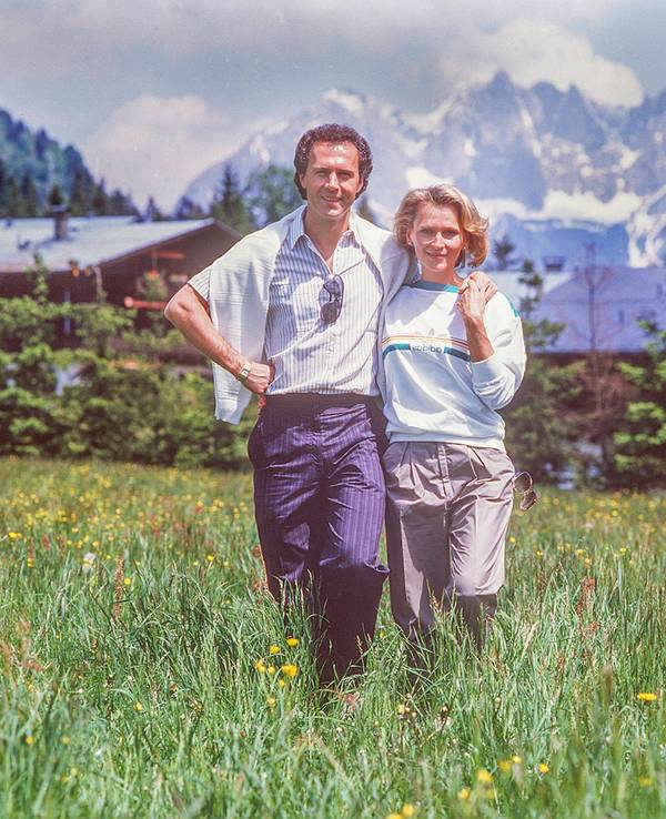 Franz Beckenbauer und Diana Sandmann in Kitzbühel 1990.