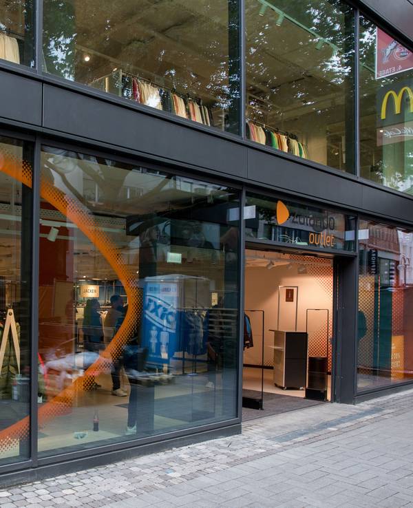 Ein Zalando auf der Schildergasse in Köln.