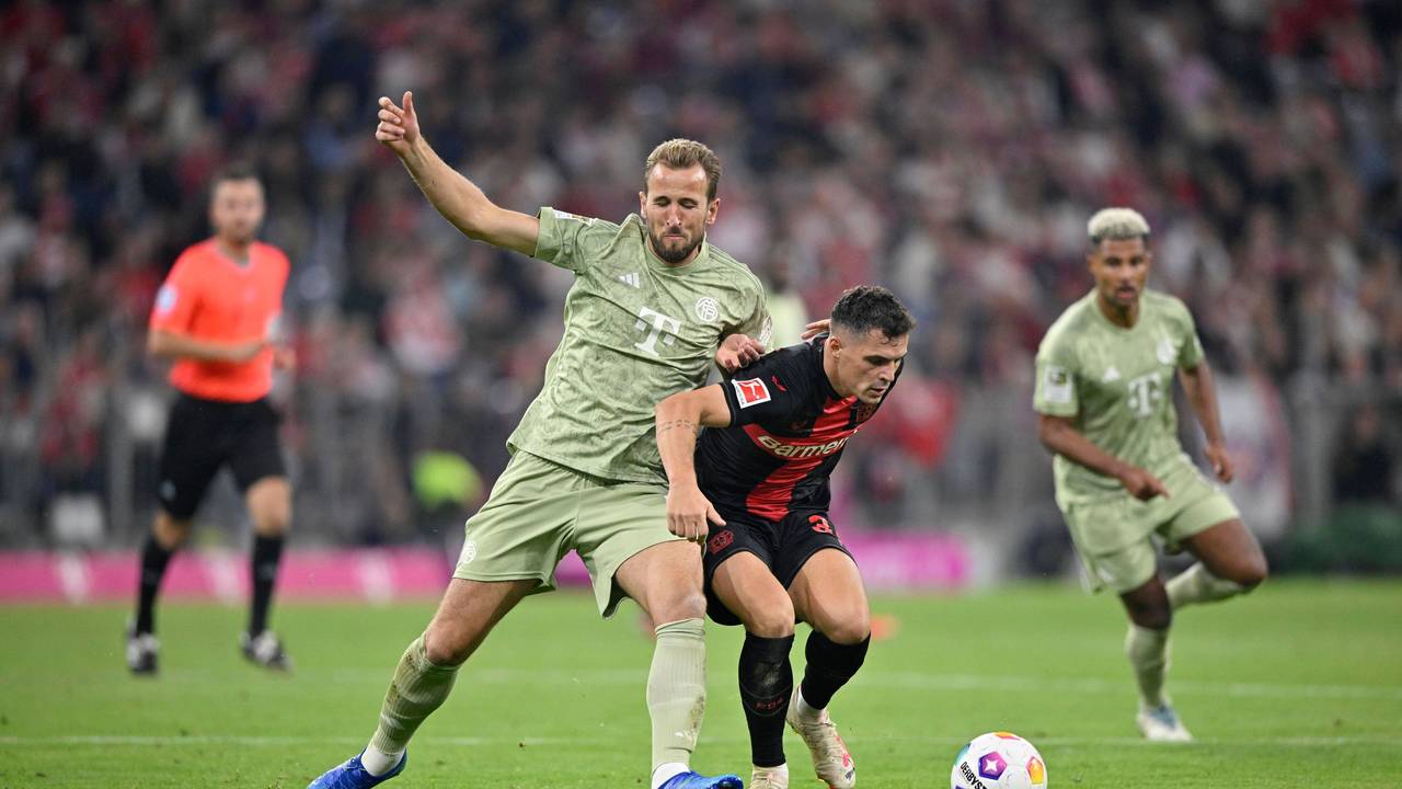 Harry Kane und Granit Xhaka im Zweikampf.