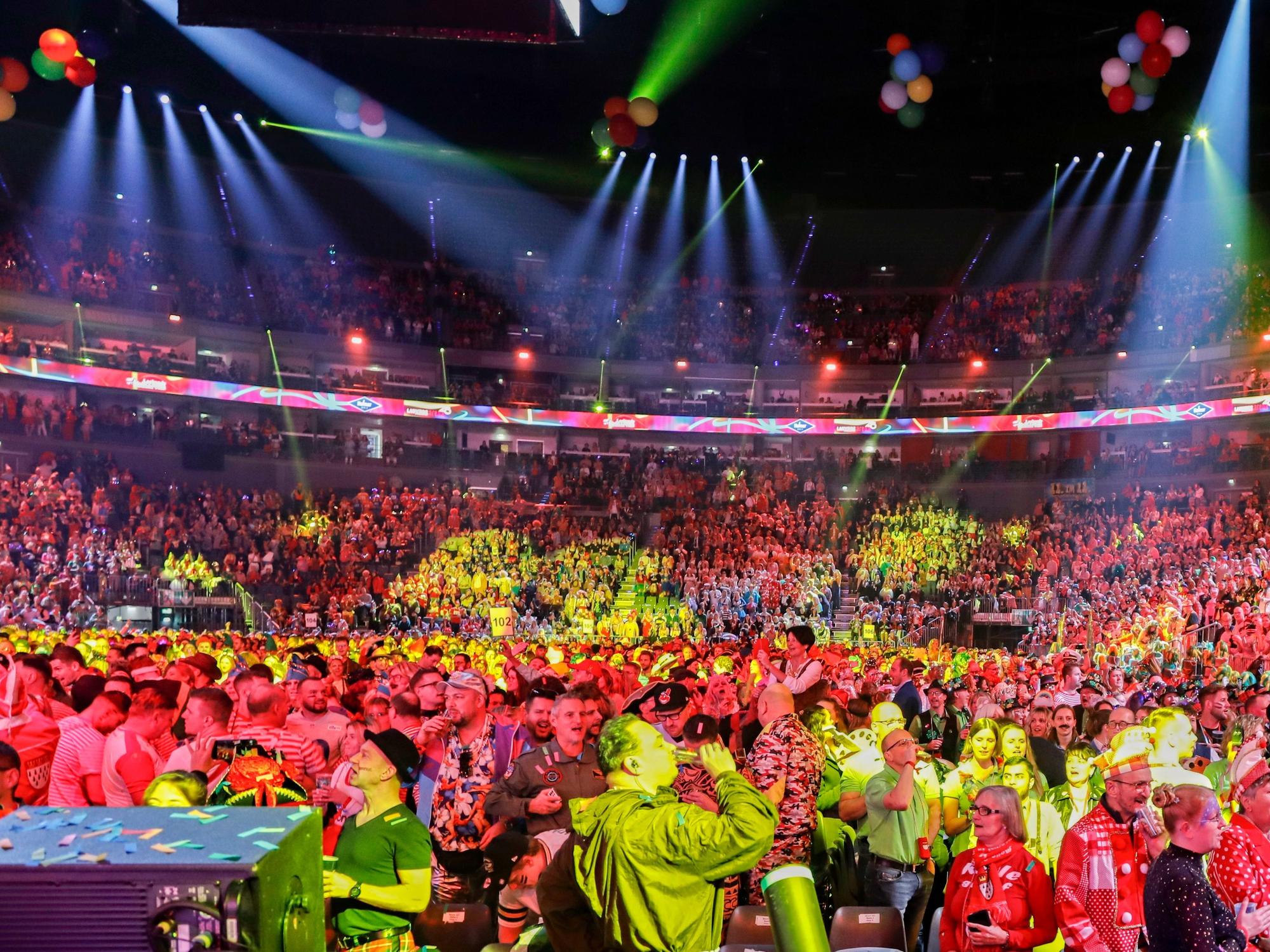 Blick in die volle Lanxess-Arena.