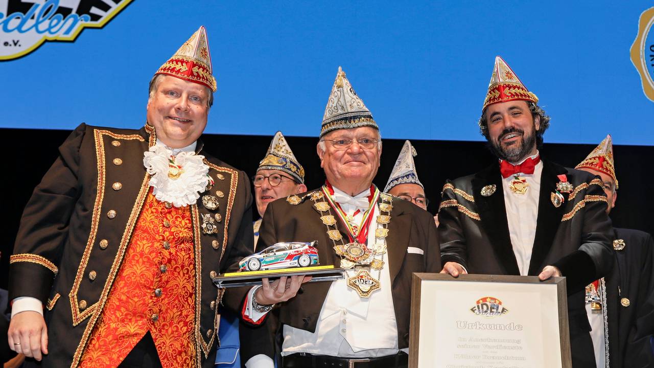 Willi Rothenbücher mit Lutz Schade vom Festkomitee.