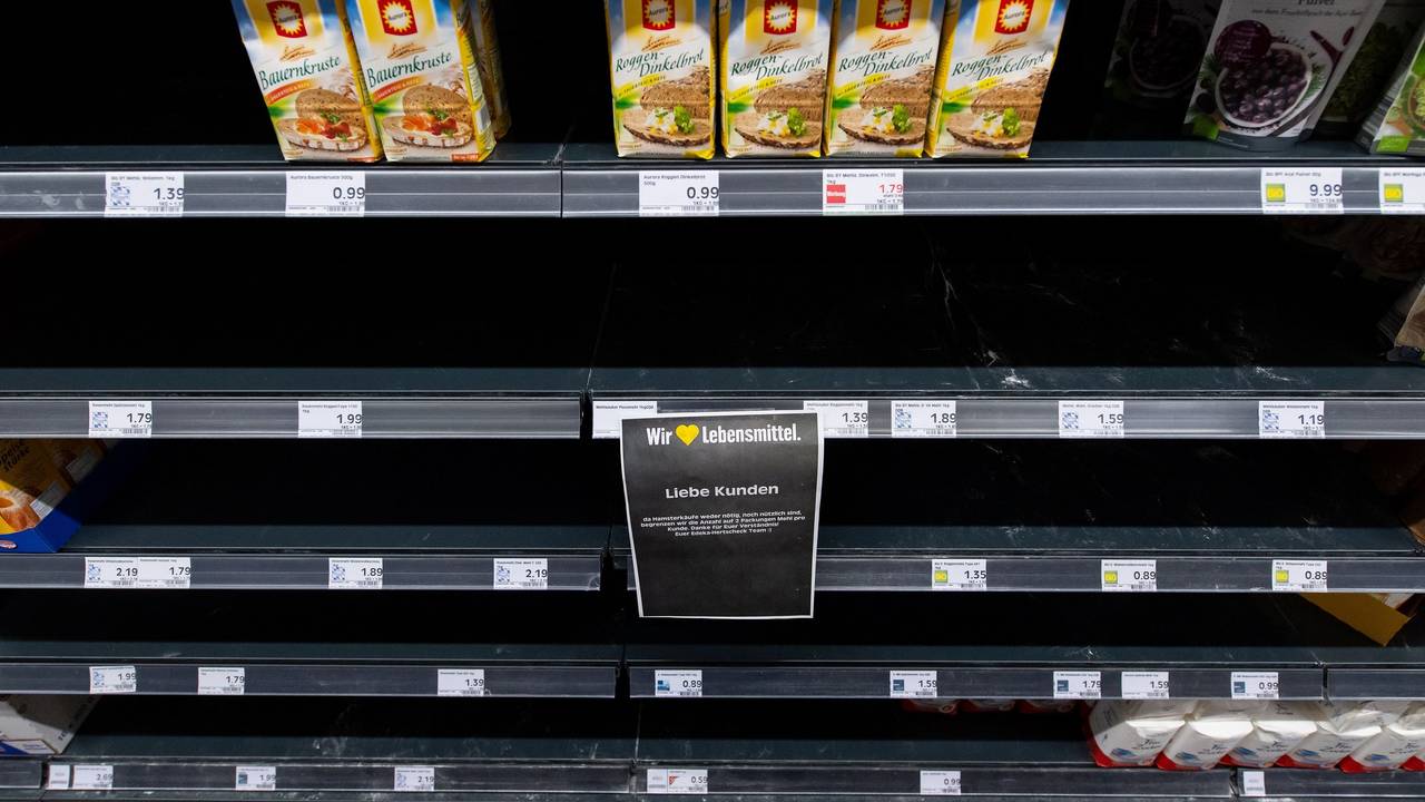 Im März 2022 waren die Regale in vielen Supermärkten und Discountern leer, vielerorts musste der Verkauf beschränkt werden, wie in diesem Edeka-Markt in Bayern. Drohen uns nun wieder ähnliche Bilder?
