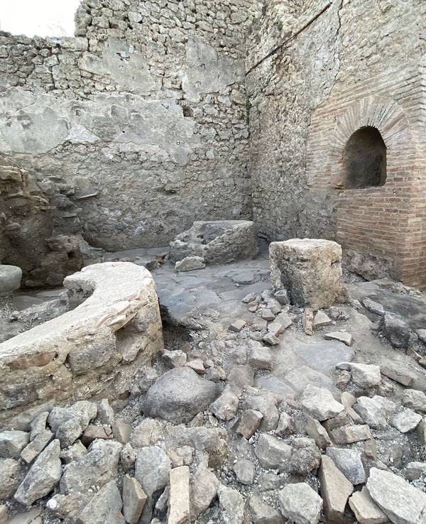 Reste einer etwa 2000 Jahre alten Gefängnisbäckerei, die auf dem Gelände der antiken Stadt entdeckt wurden.