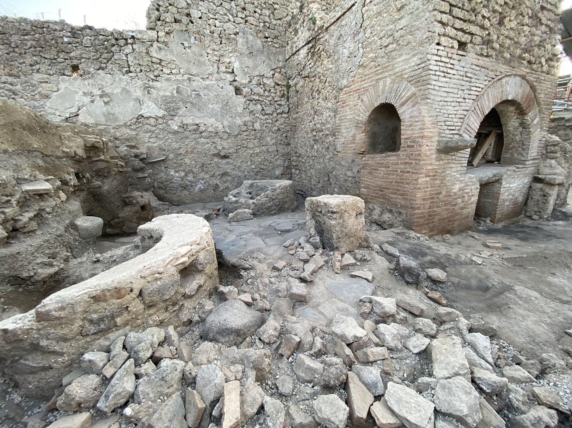 Reste einer etwa 2000 Jahre alten Gefängnisbäckerei, die auf dem Gelände der antiken Stadt entdeckt wurden.