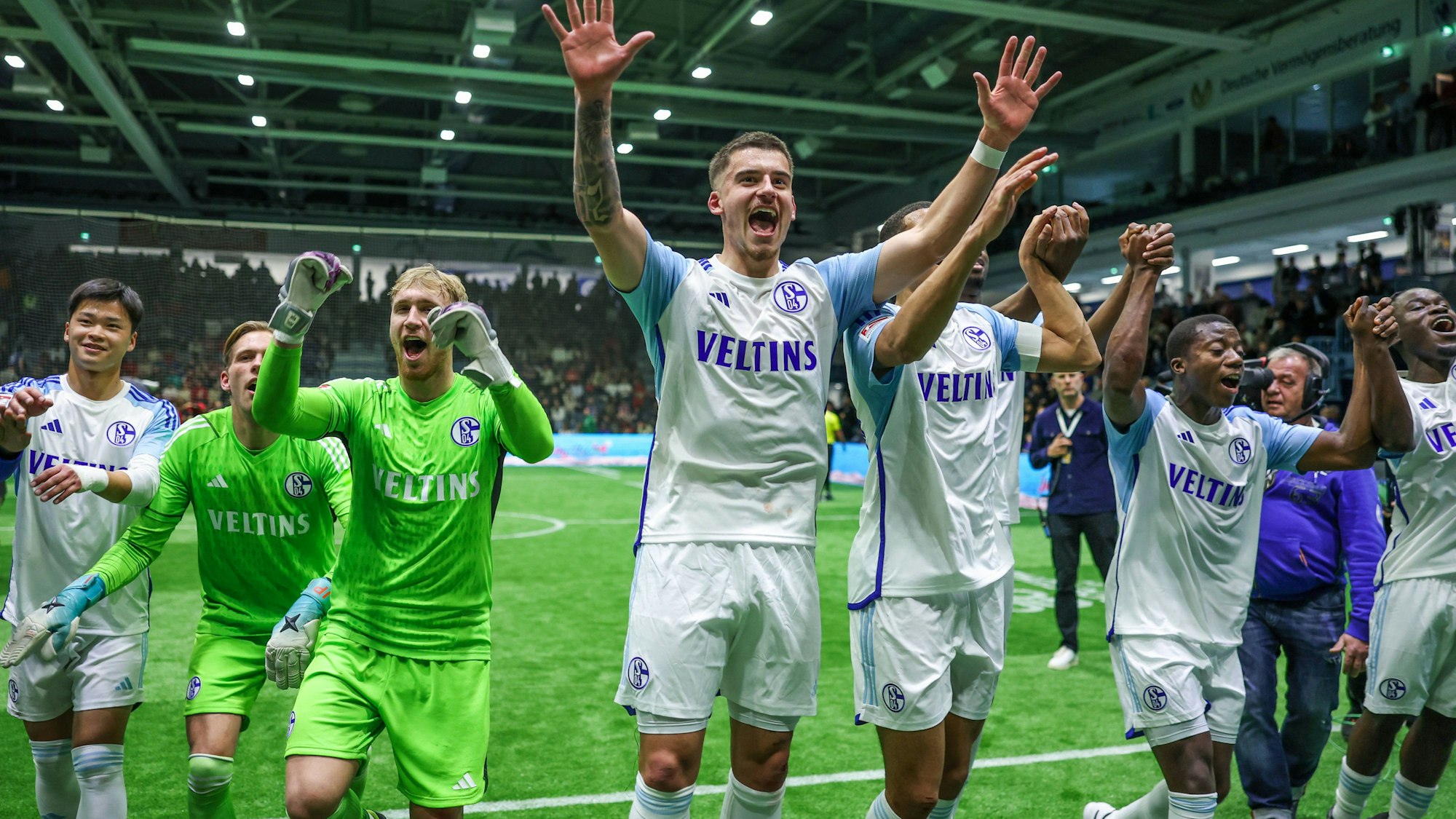 Hallenturnier in Gummersbach: Jubel bei Schalke 04.