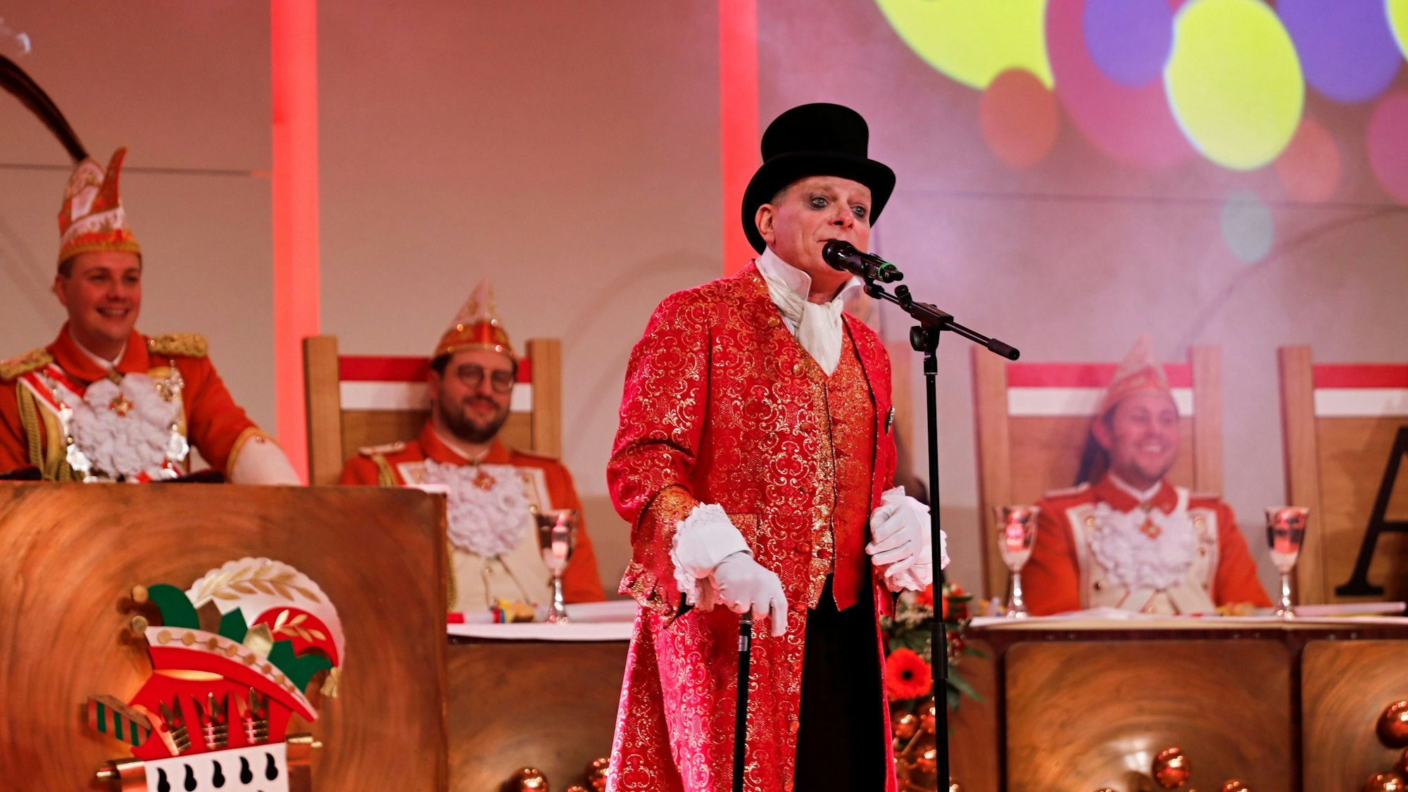 Dä Nubbel Michael Hehn auf der Bühne.