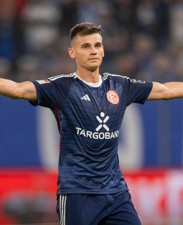 Mittelfeldspieler Yannik Engelhardt in Hamburg.