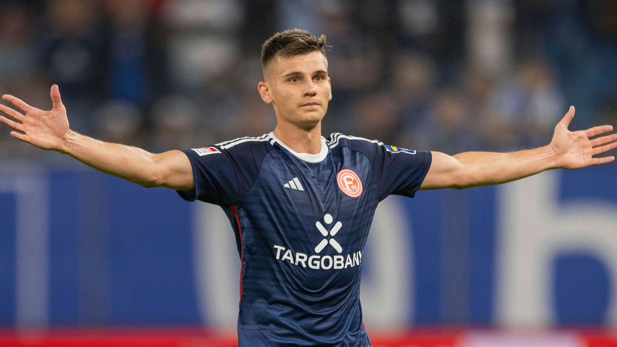 Mittelfeldspieler Yannik Engelhardt in Hamburg.