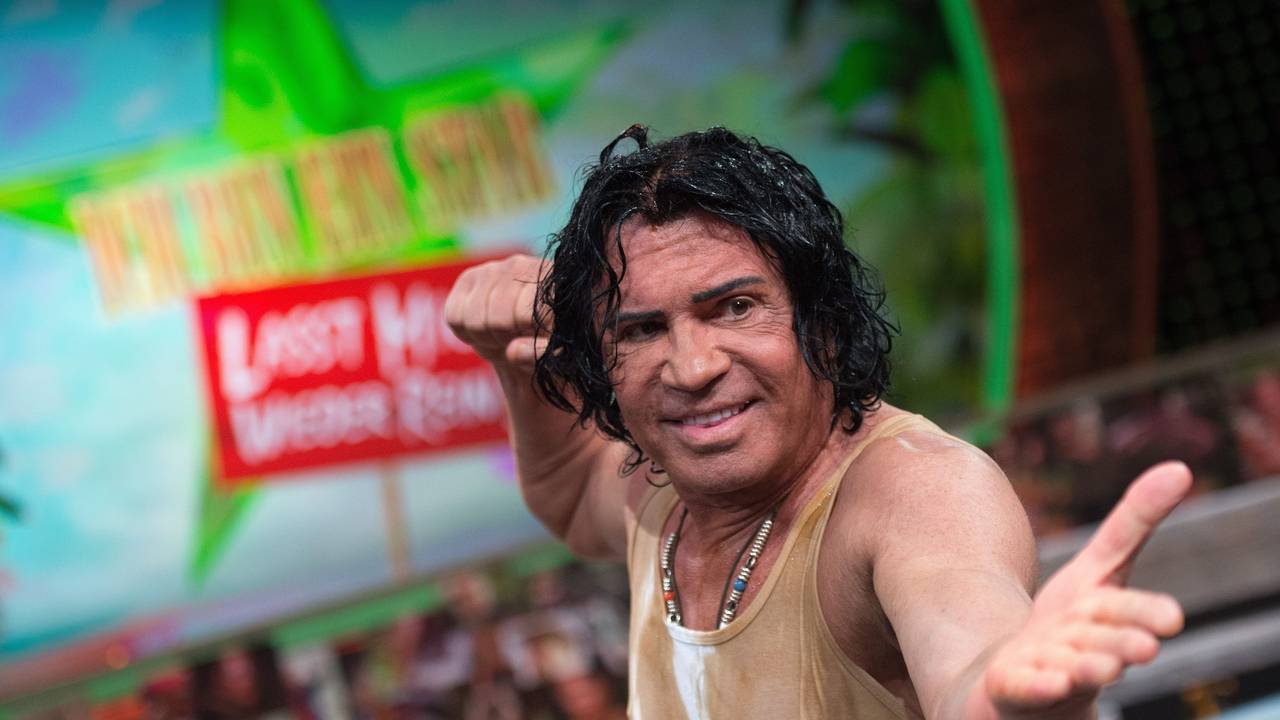 Sänger Costa Cordalis jubelt nach der RTL-Show „Ich bin ein Star – Lasst mich wieder rein!“.