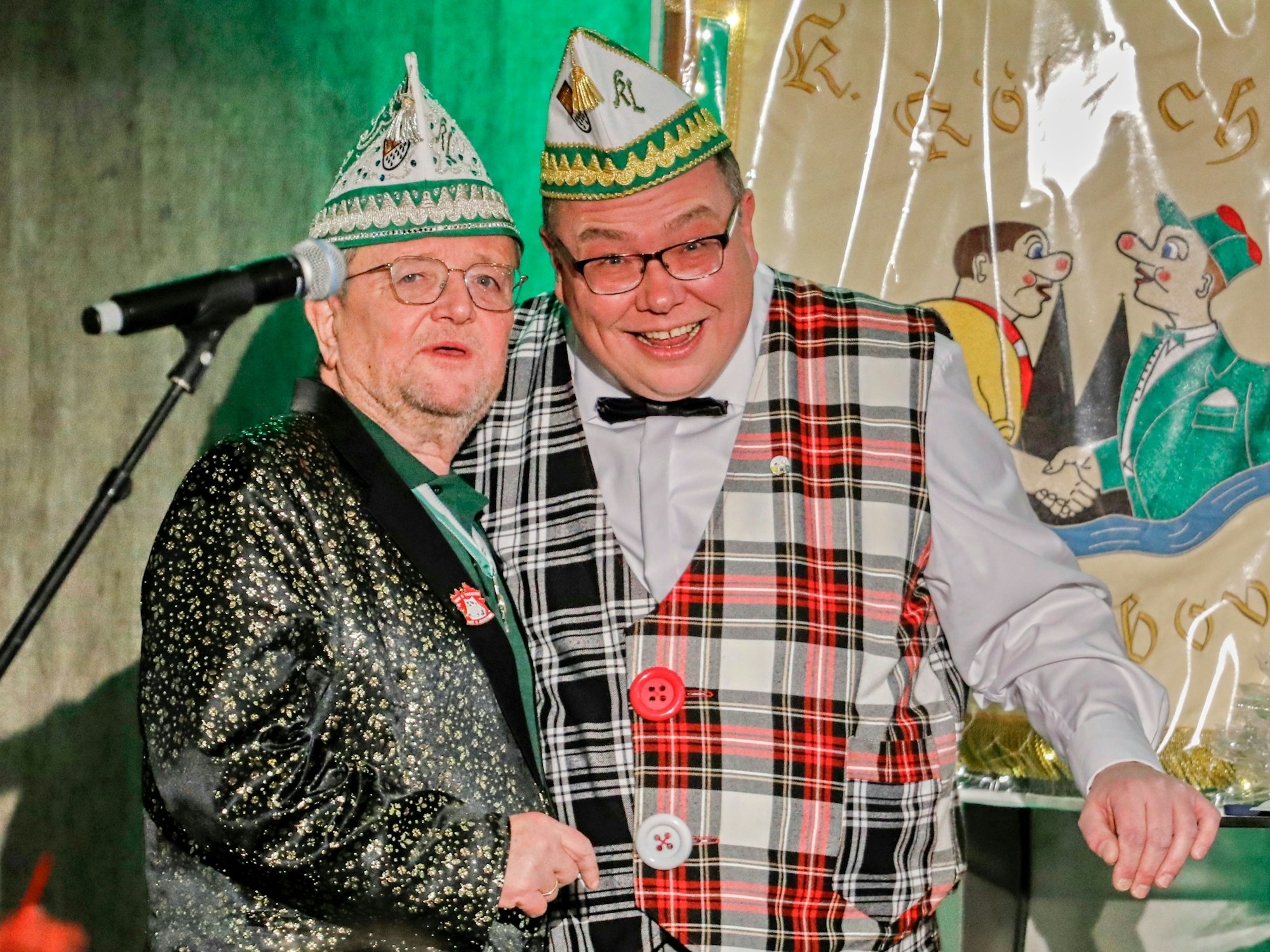 Horst Müller (l.) und Guido Hoffmann auf der Bühne.