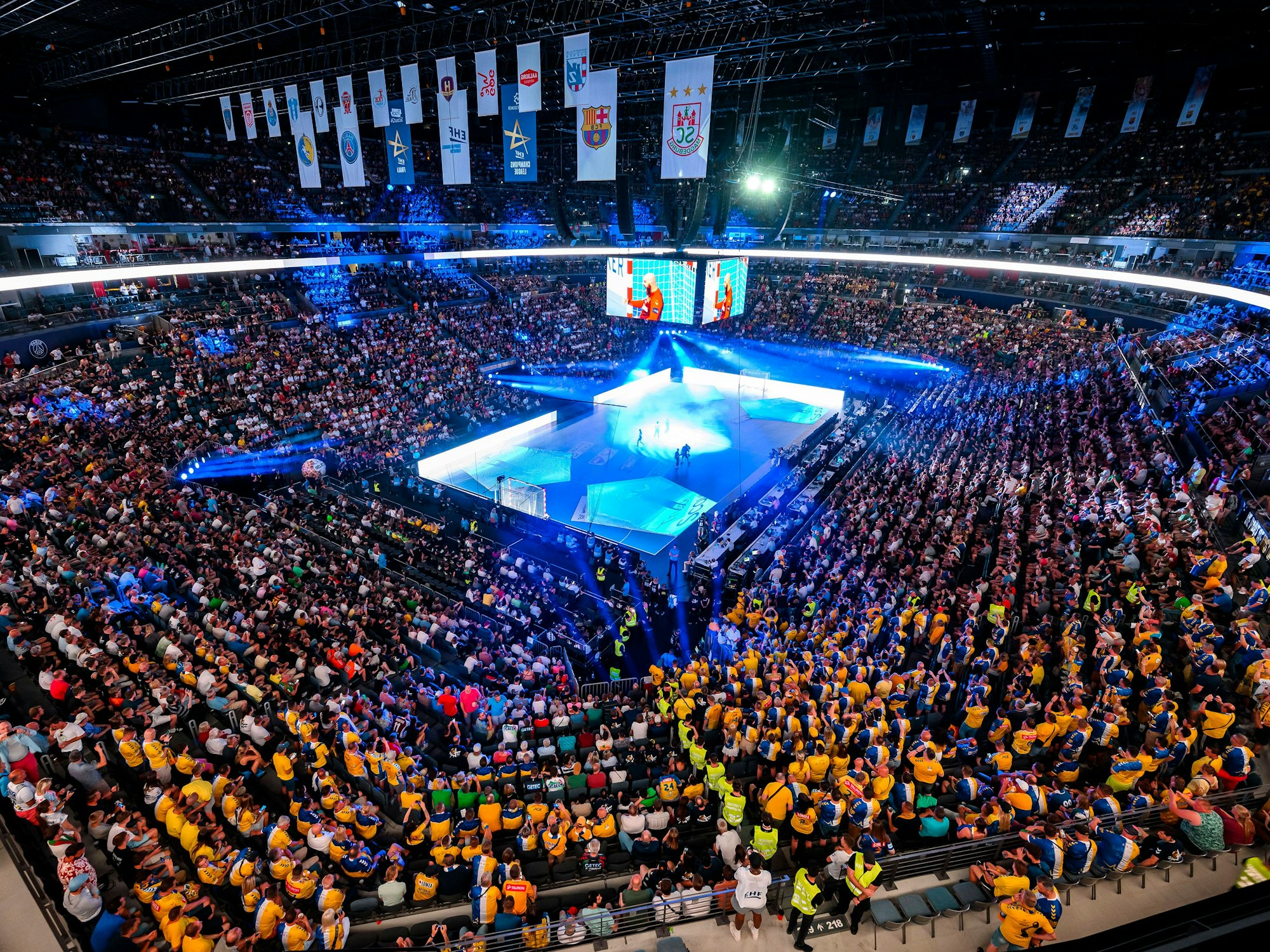 Blick in die Lanxess-Arena beim Handball.