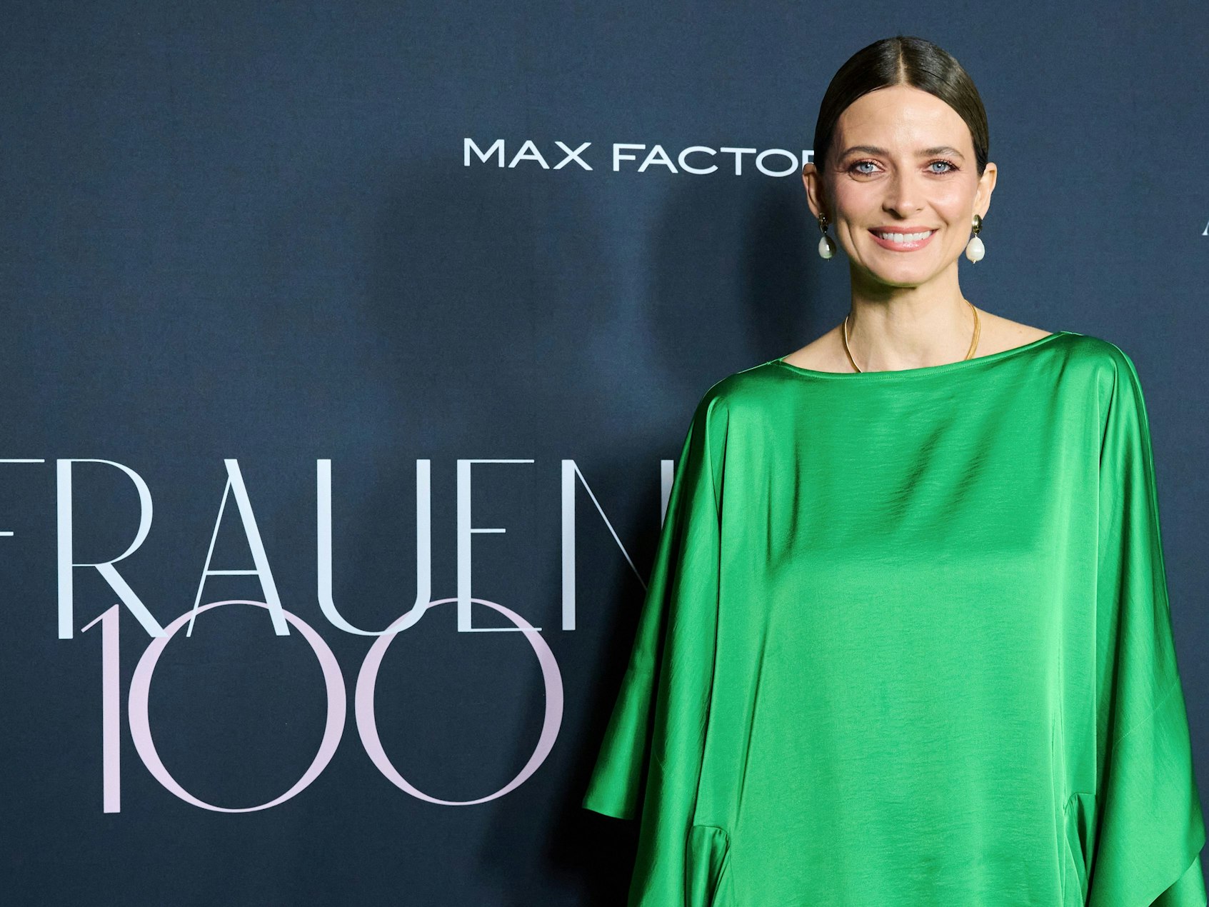 Eva Padberg kommt zu Frauen 100 ins Hotel de Rome.