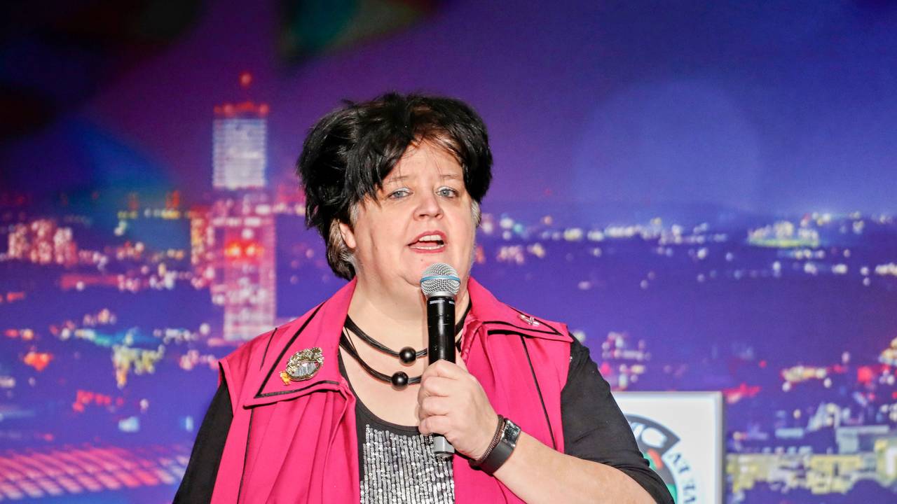Ingrid Kühne auf der Bühne.