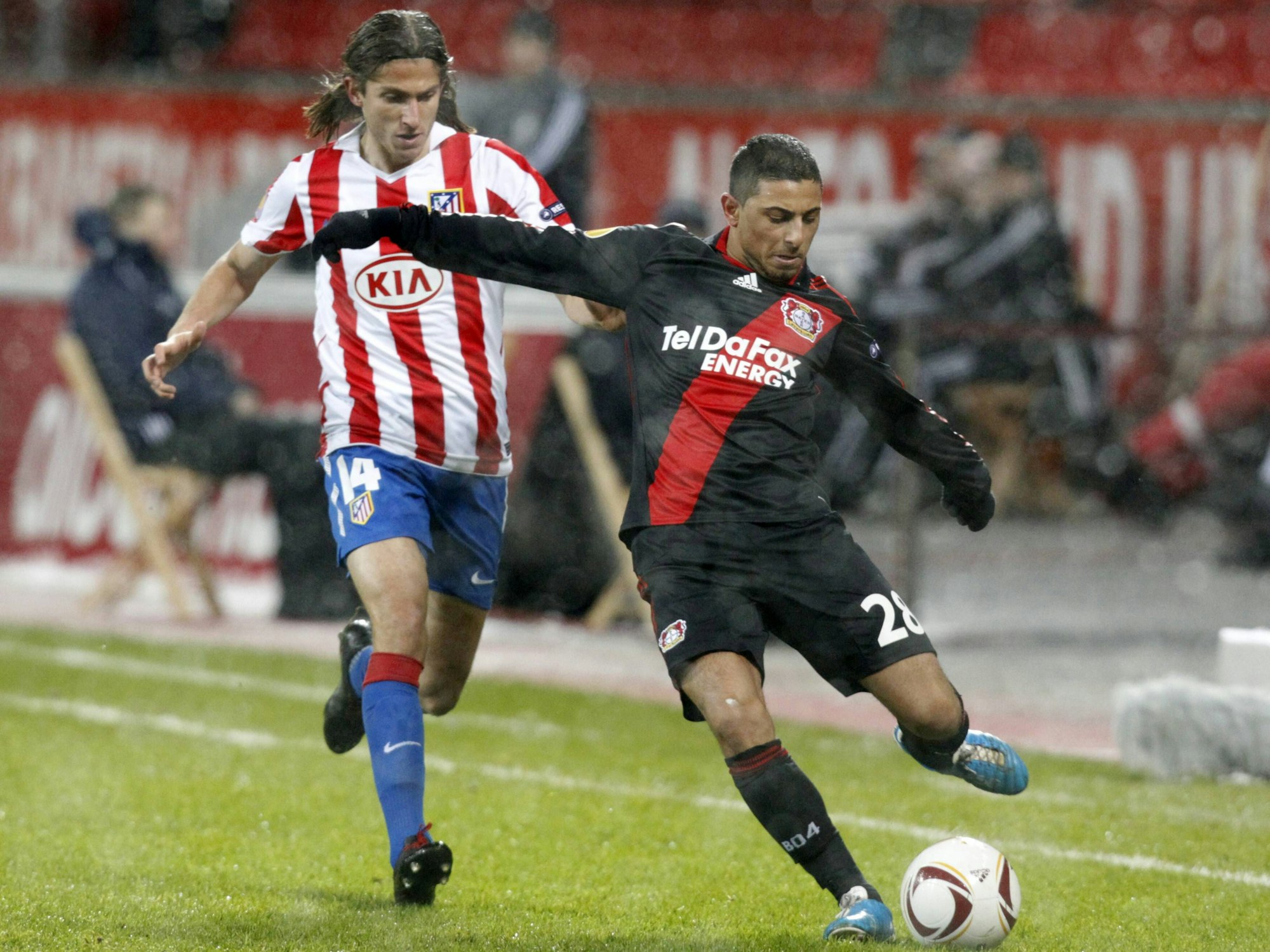 Burak Kaplan im Zweikampf mit Filipe Luis.