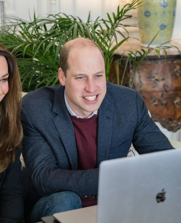 Das undatierte Foto zeigt William und Kate in ihrer Wohnung im Kensington Palace in London.