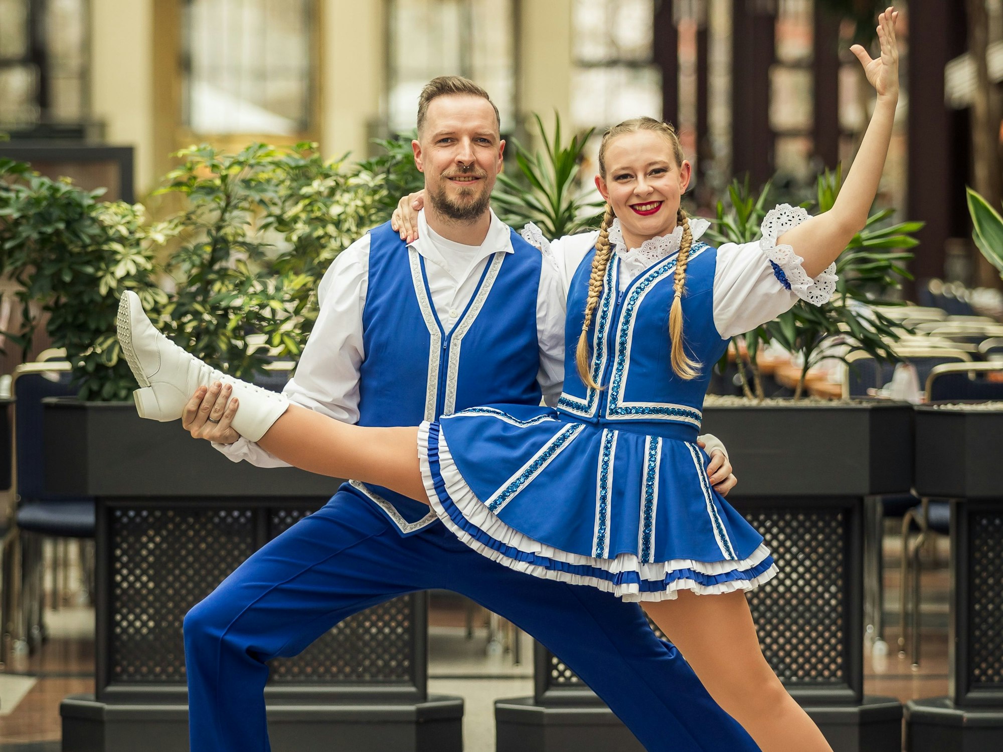 Tanzoffizier Stefan Lanzinger mit Ehefrau Laura.