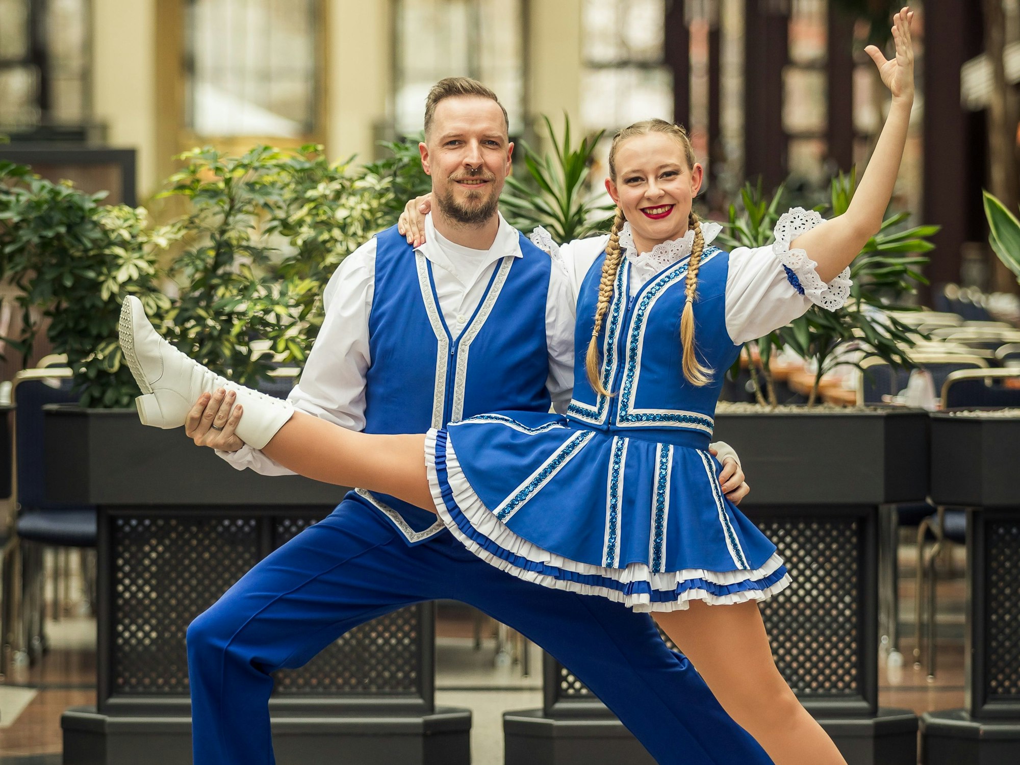 Tanzoffizier Stefan Lanzinger mit Ehefrau Laura.