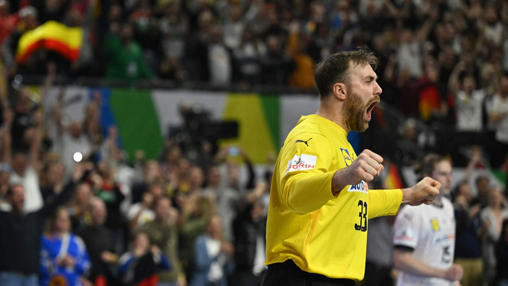 Andreas Wolff jubelt über eine seiner vielen Paraden gegen Island.