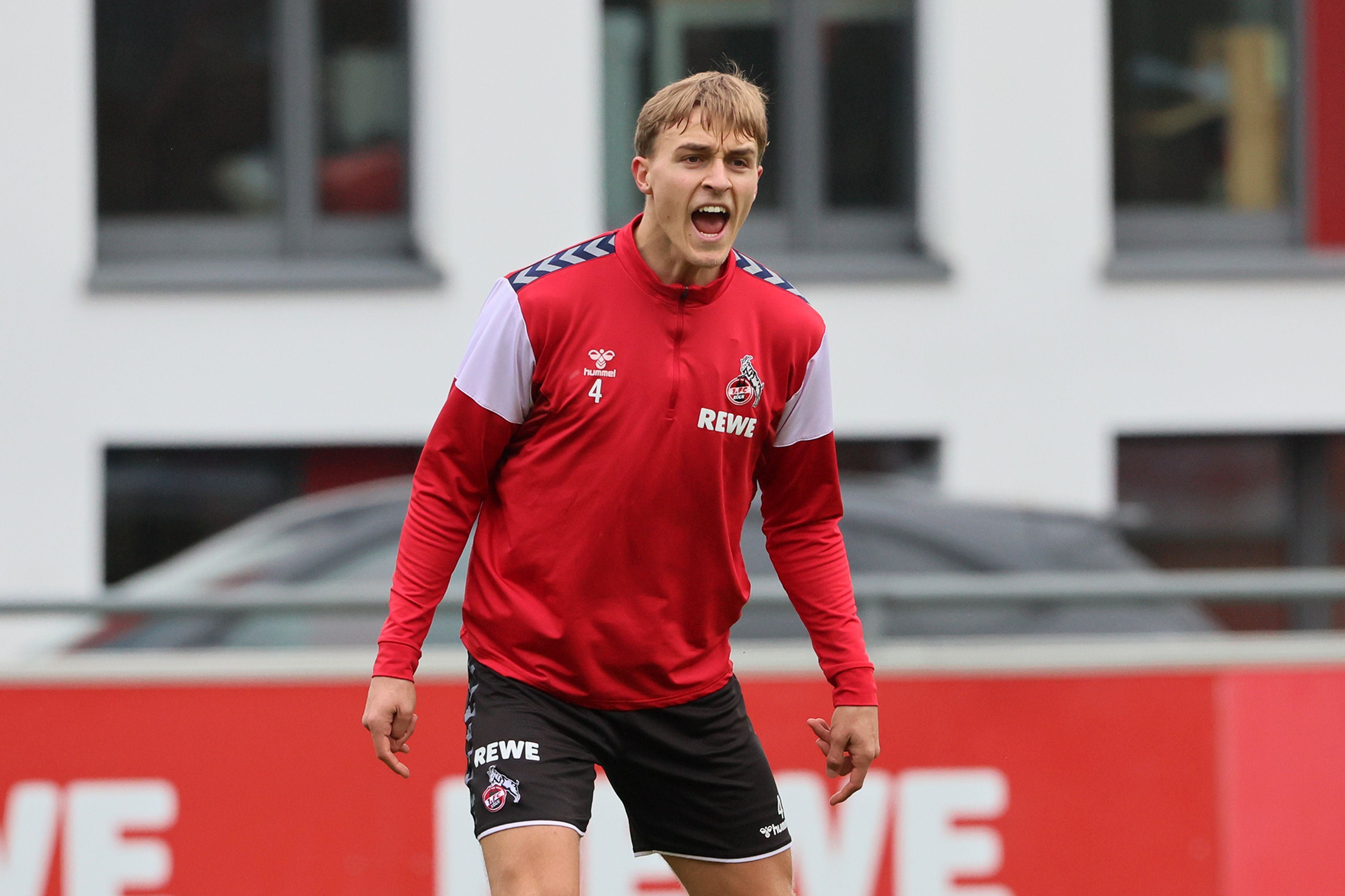 Timo Hübers (1. FC Köln) beim Training am 21. November 2023.