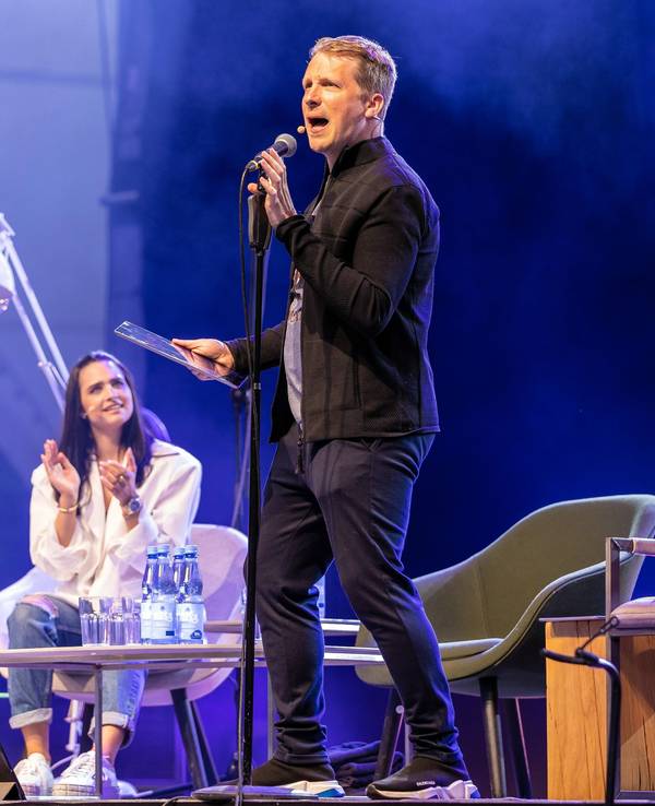 Da war noch alles in Ordnung: Oliver und Amira Pocher im Sommer 2021.