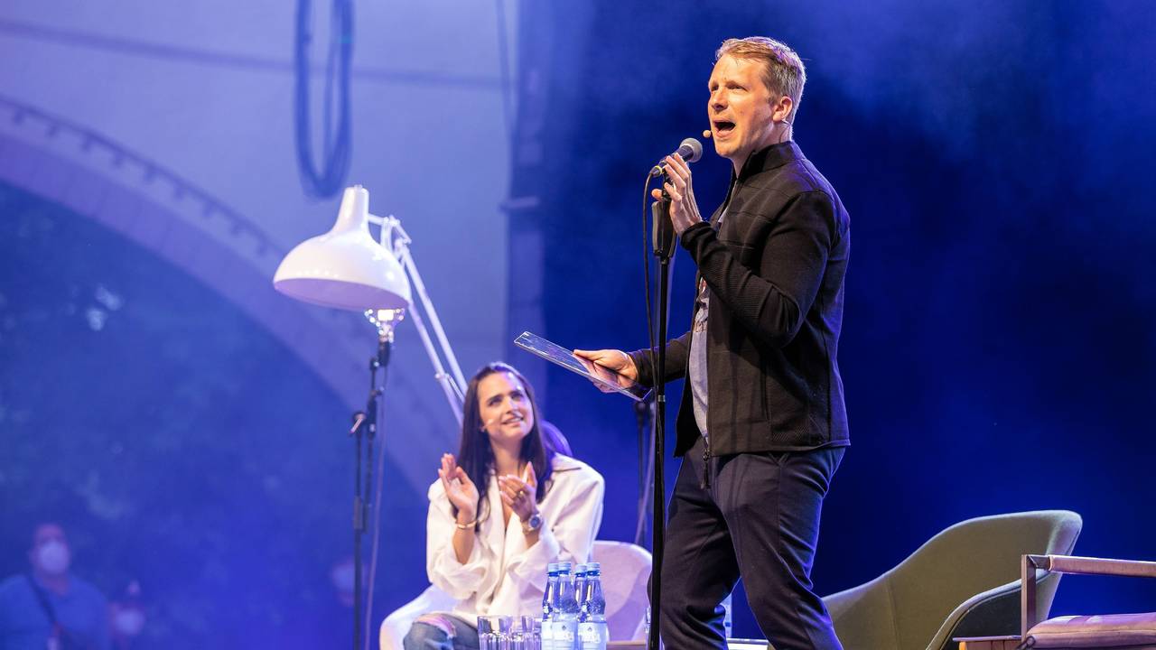 Da war noch alles in Ordnung: Oliver und Amira Pocher im Sommer 2021.