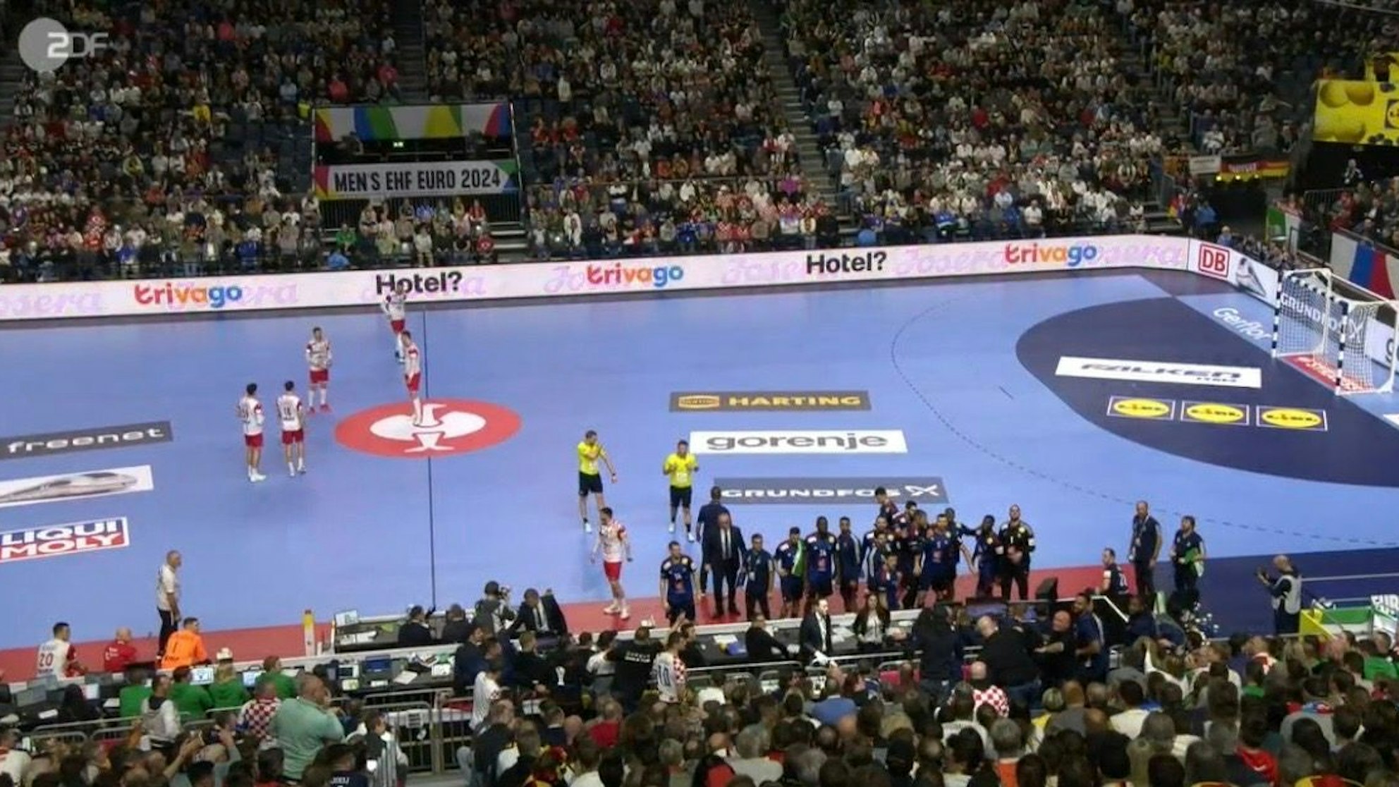Die französische Bank liefert bei der Handball-EM in Köln Wortgefechte mit einigen kroatischen Fans.