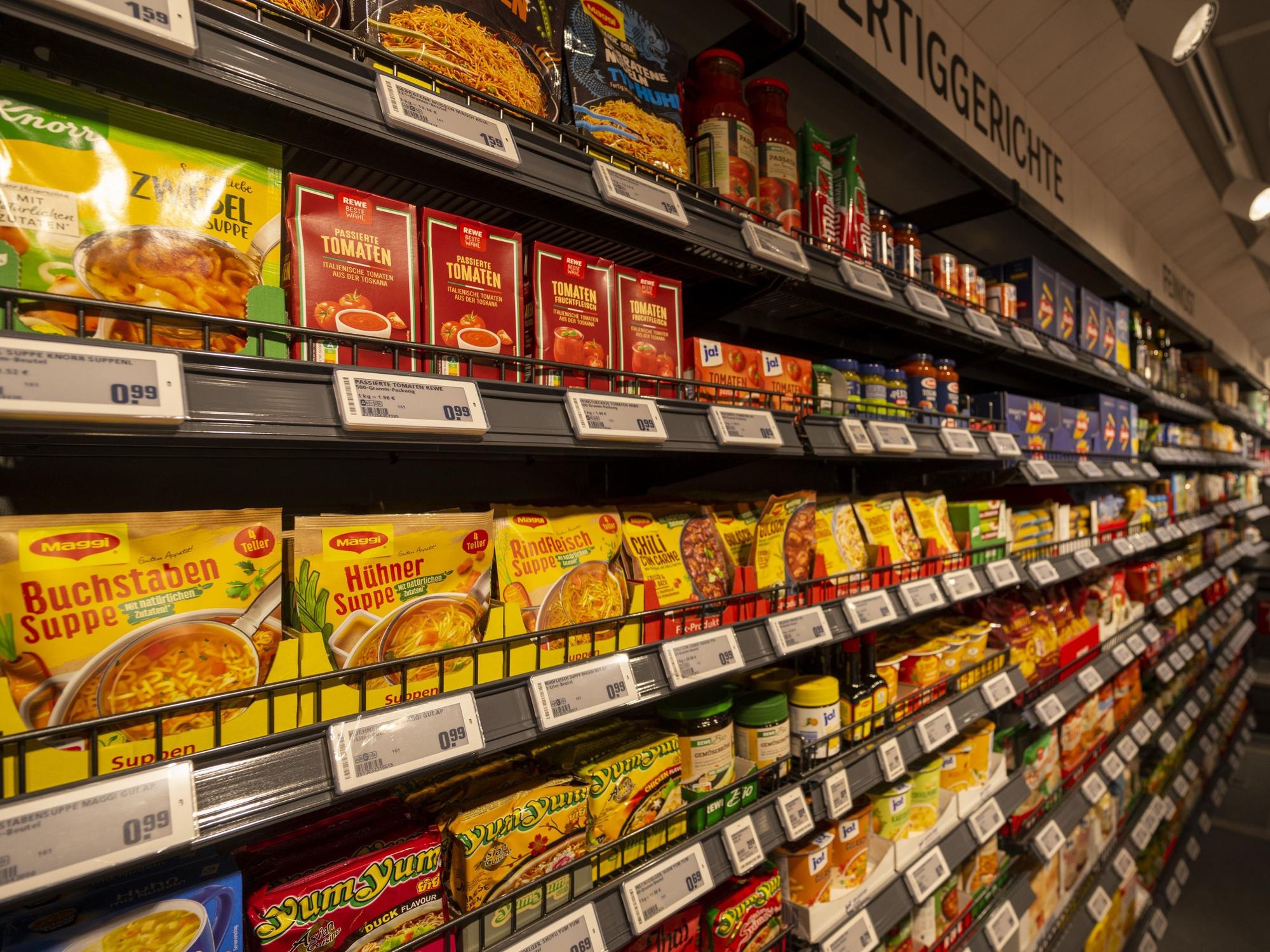 Eine Supermarkt-Kundin zeigte sich entsetzt über ein spezielles Fertiggericht. Unser Symbolbild zeigt einen Einkaufsbus in Nordhessen.