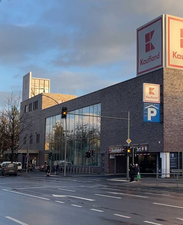 Kaufland schmeißt beliebte Tiefkühlpizzen aus dem Sortiment. Unser Symbolbild zeigt eine Kauflandfiliale in Berlin.