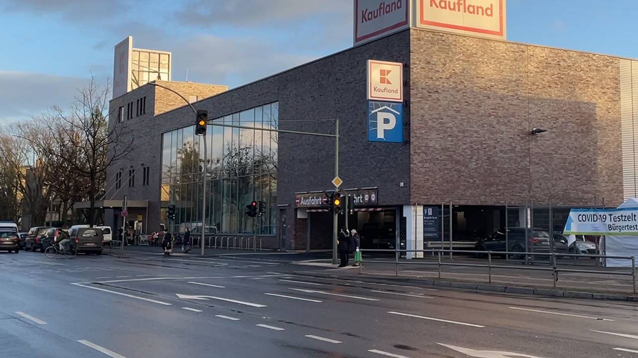 Kaufland schmeißt beliebte Tiefkühlpizzen aus dem Sortiment. Unser Symbolbild zeigt eine Kauflandfiliale in Berlin.