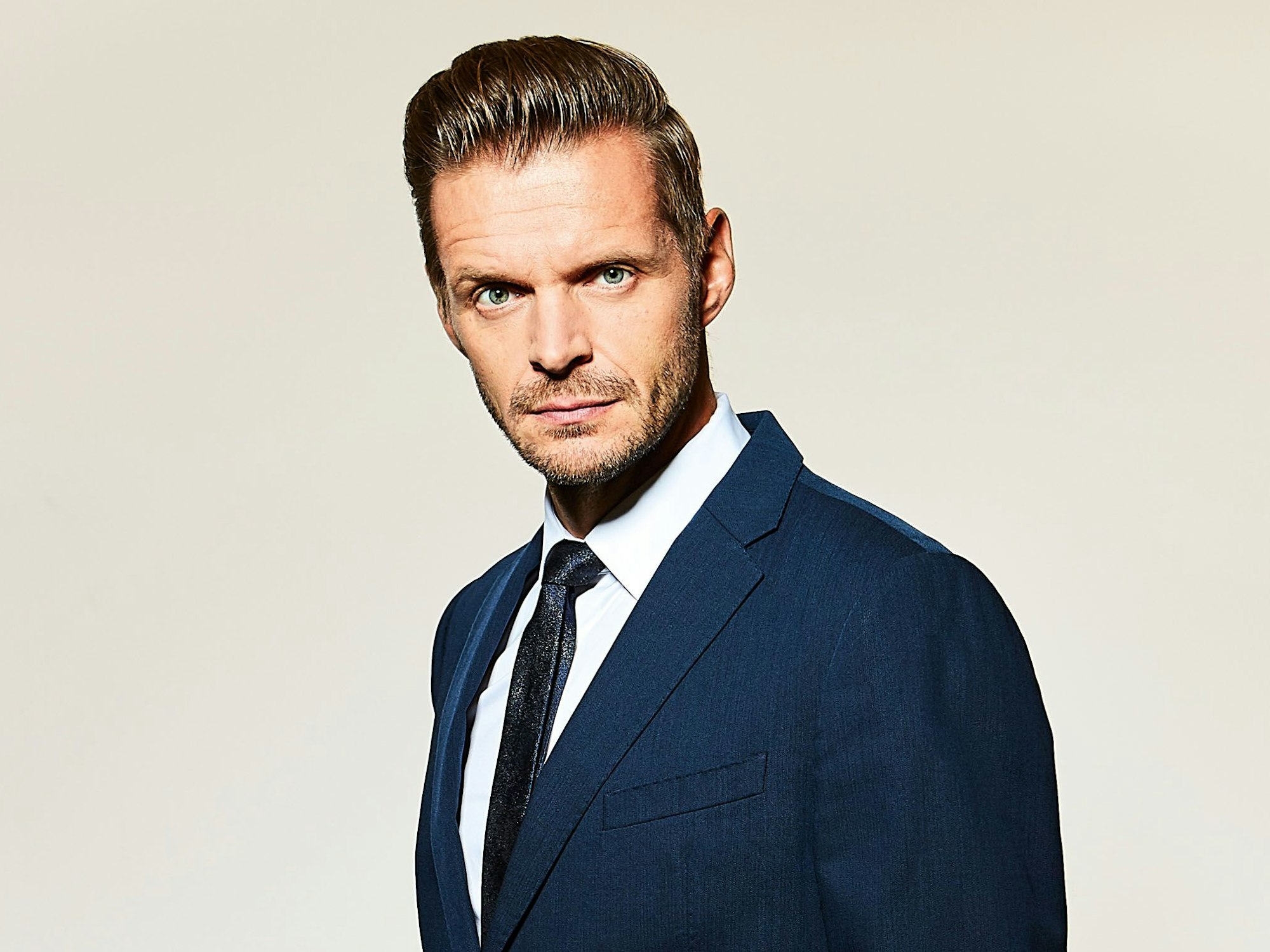 Der Autor, Moderator und hauptberufliche Provokateur Florian Schroeder (hier 2023) wird in der Kleinkunst auch als „Mephisto des deutschen Kabaretts“ gehandelt.