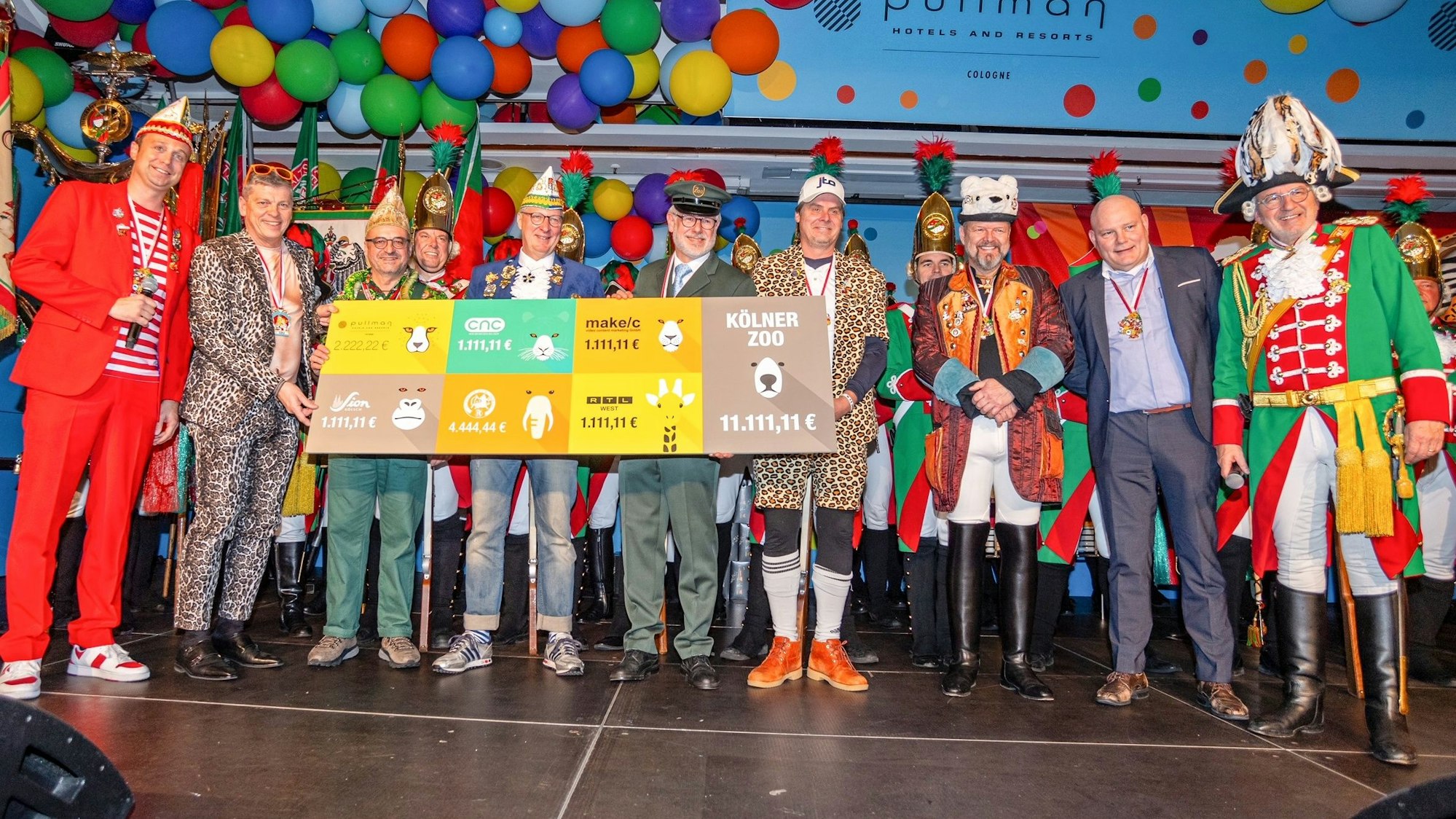 Scheckübergabe bei der Zoo-Zappelei.