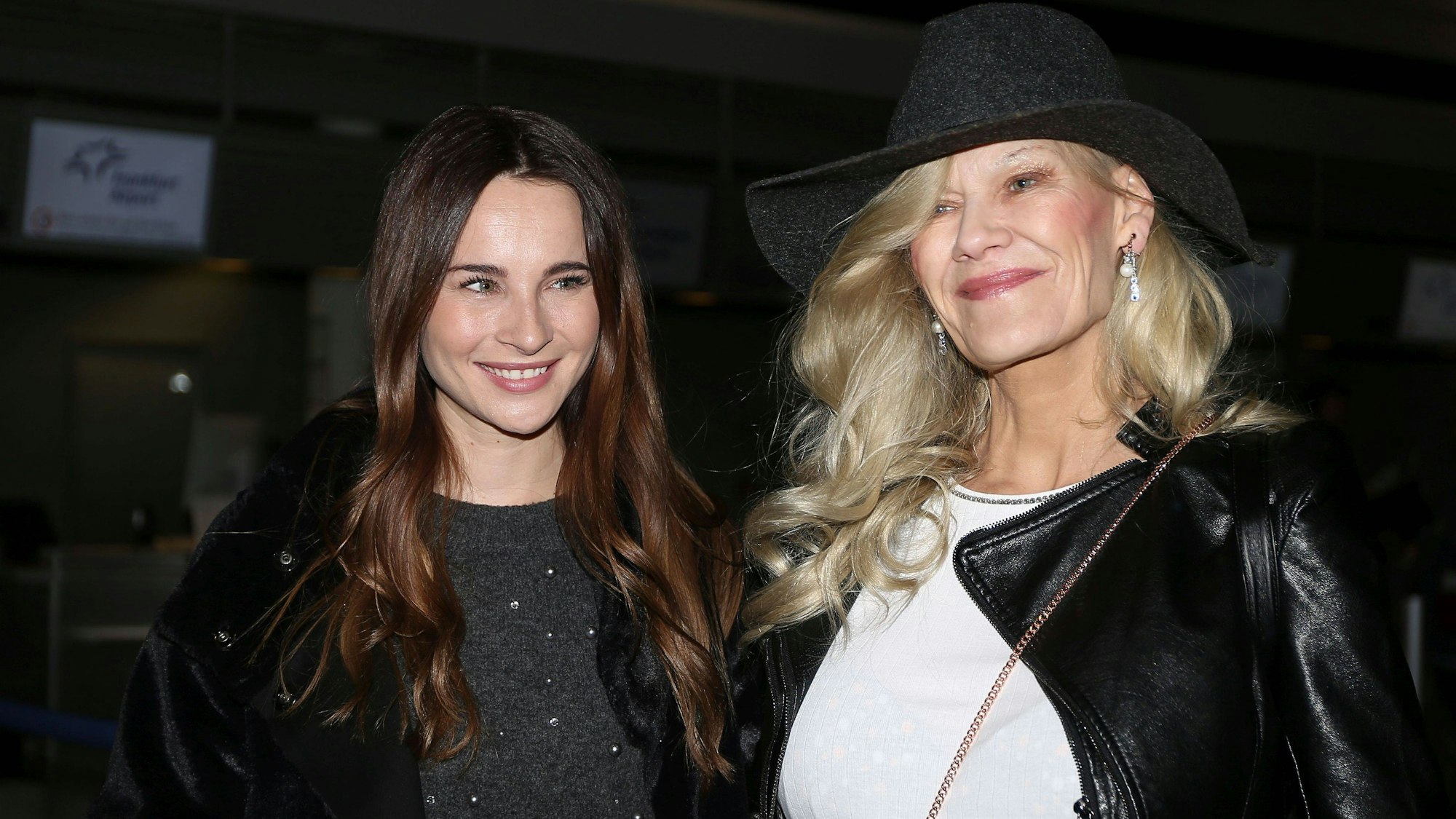 Erotik-Ikone Sibylle Rauch in Begleitung von Schauspielerin Nicole Mieth