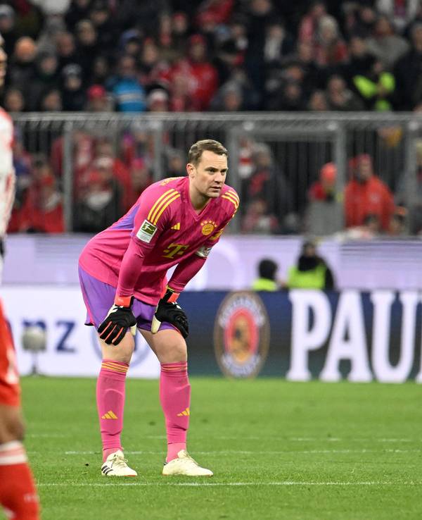 Betretene Mienen bei Manuel Neuer und Leroy Sané.