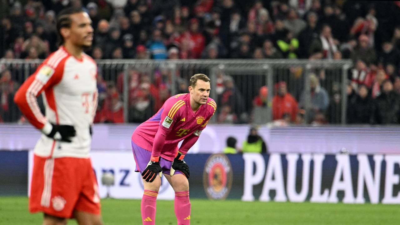 Betretene Mienen bei Manuel Neuer und Leroy Sané.