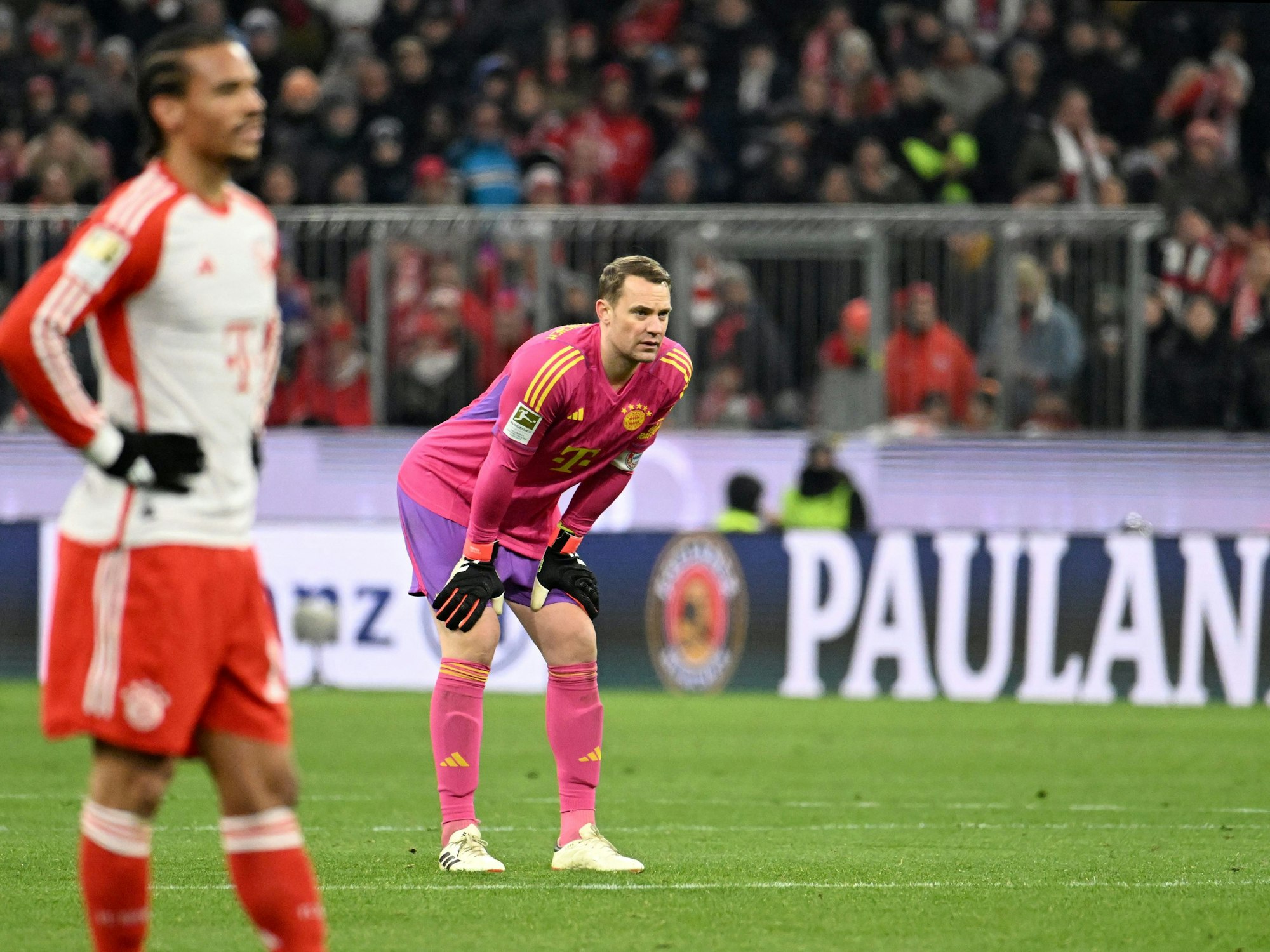 Betretene Mienen bei Manuel Neuer und Leroy Sané.