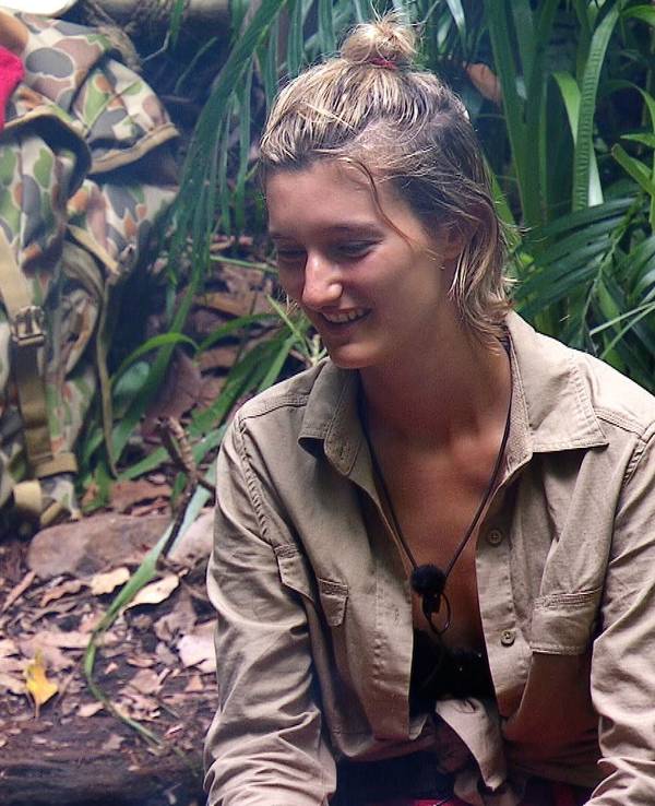 Kim Virgina und Anya Elsner im Dschungelcamp.