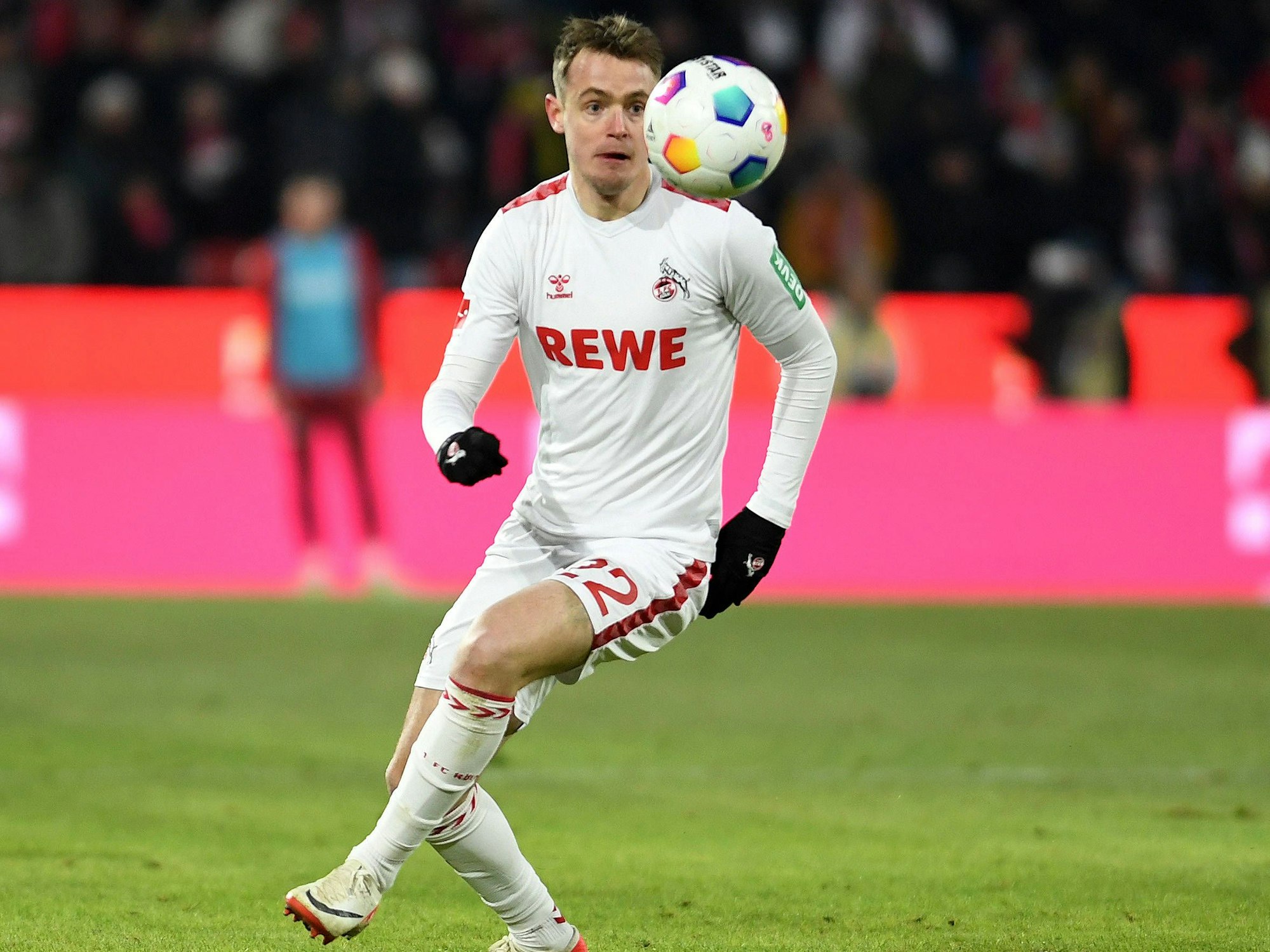 Jacob Christensen mit Blick auf den Ball.