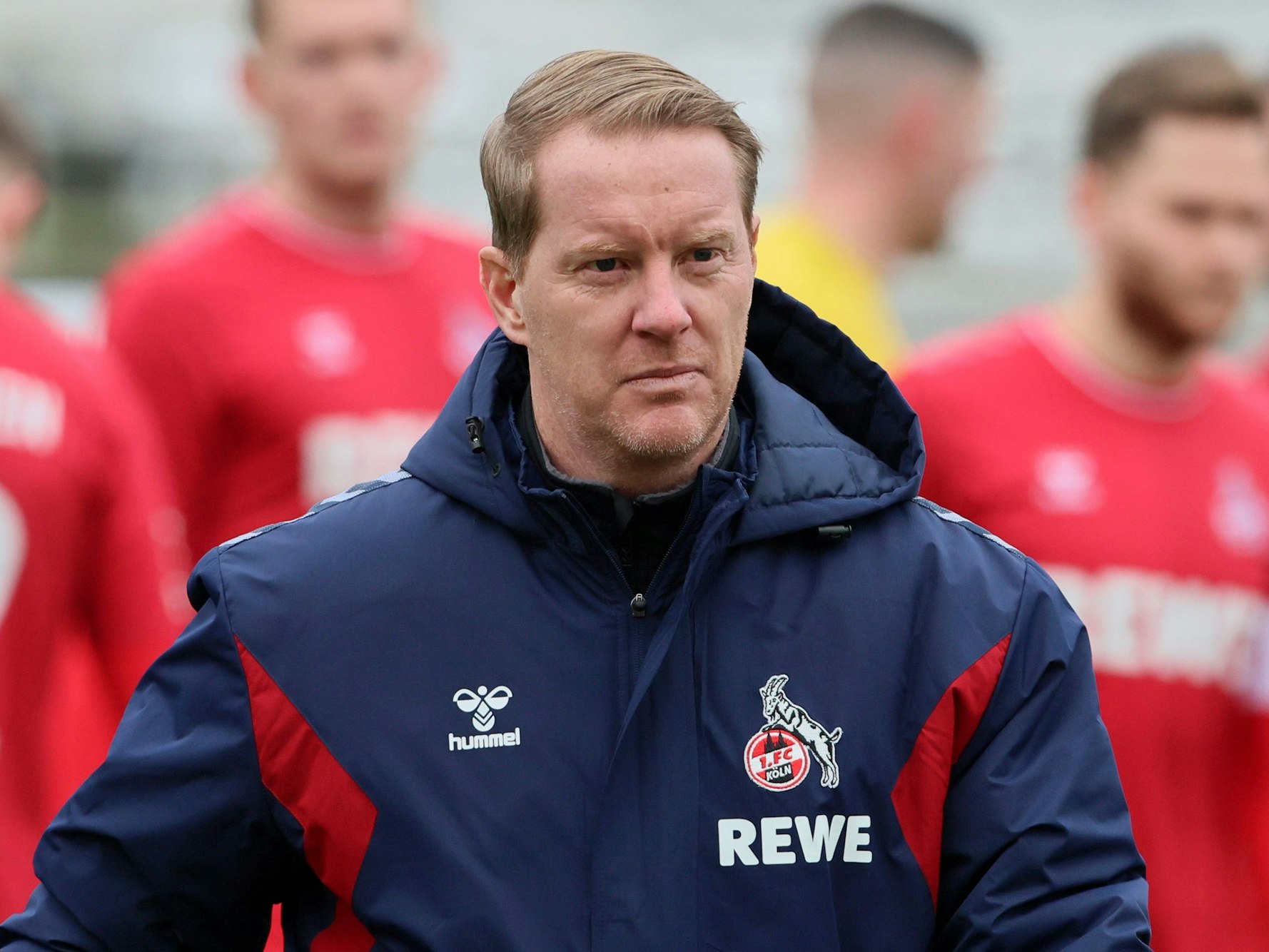 Der neue FC-Trainer Timo Schultz im Franz-Kremer-Stadion.