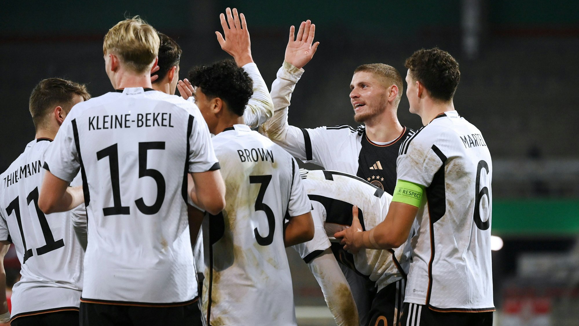Die Talente der deutschen U21-Nationalmannschaft jubeln beim Spiel der EM-Quali gegen Polen.