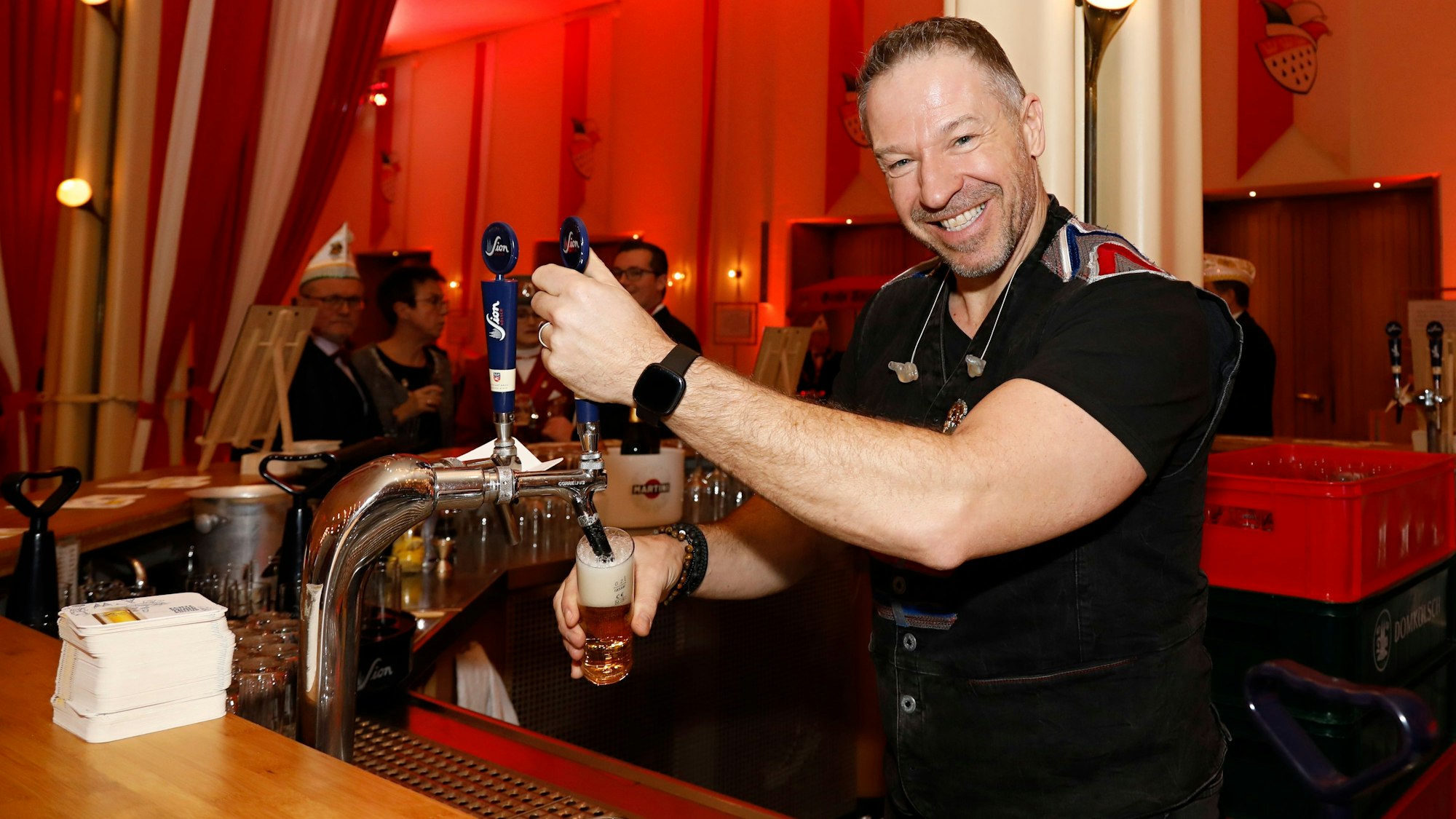 Patrick Lück am Zapfhahn.