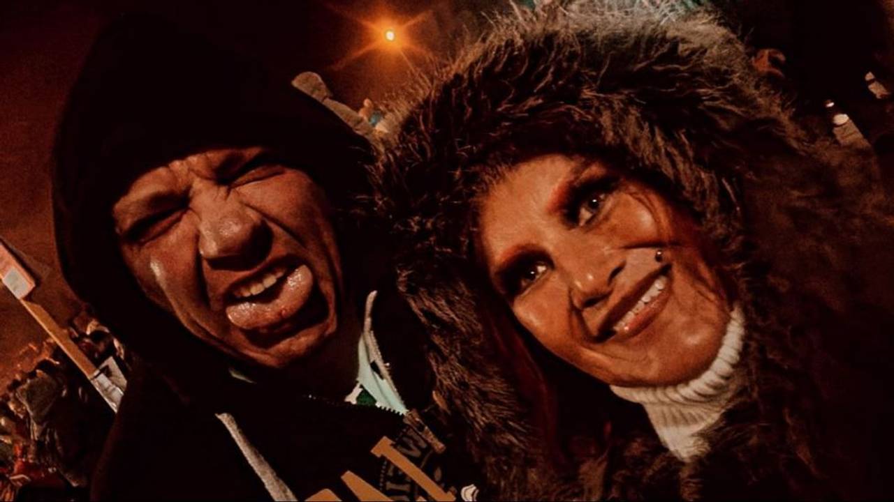 Caro und Andreas Robens feiern Ende Januar 2024 bei einem Fest auf Mallorca.