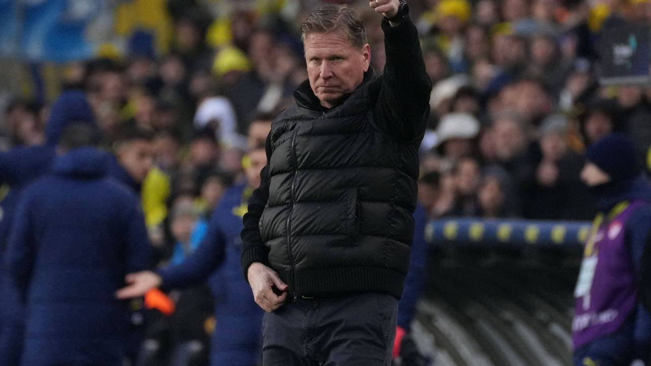 Markus Gisdol gestikuliert.