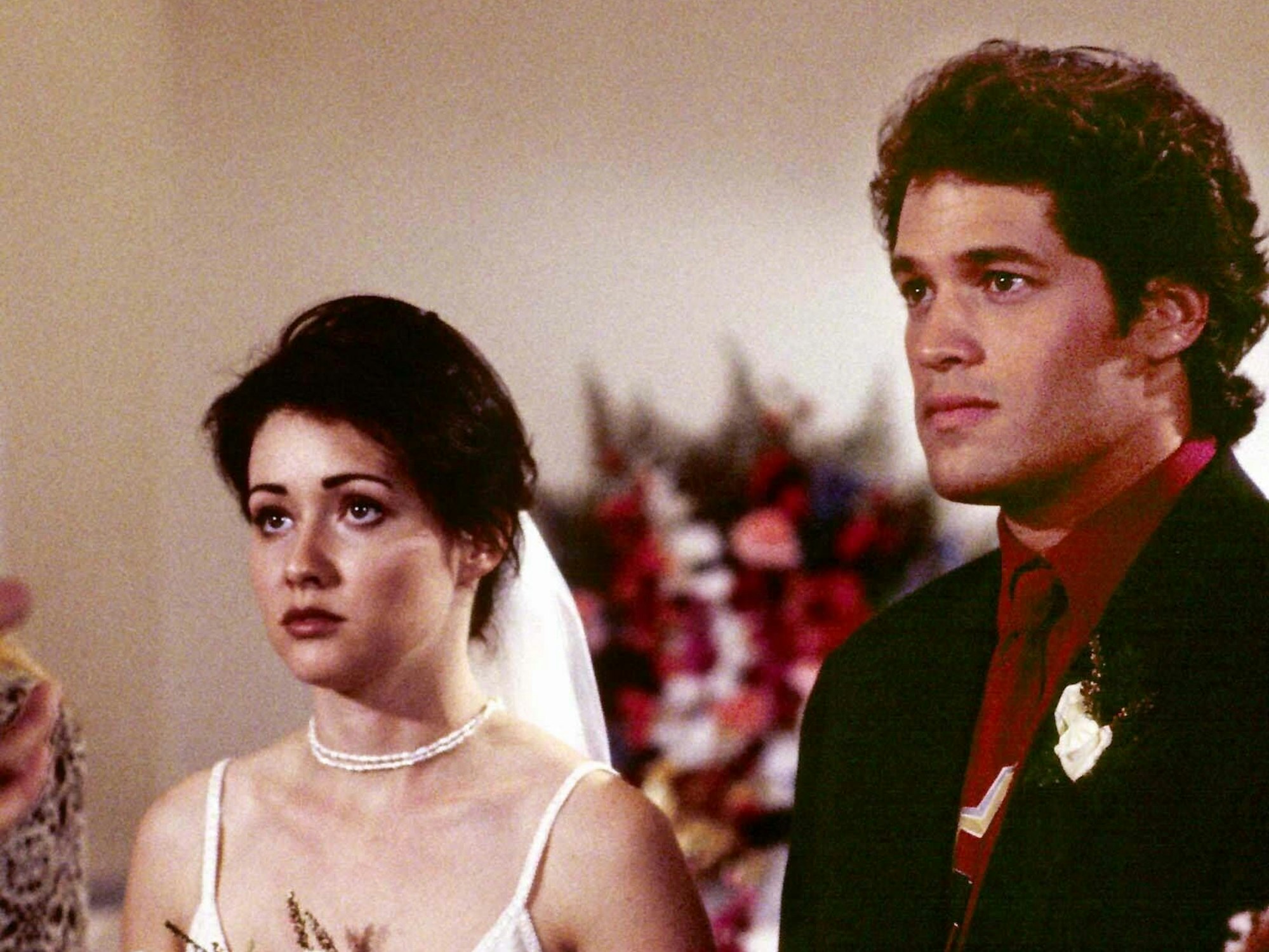 Das Foto stammt aus der US-Seifenoper „Beverly Hills, 90210“ und zeigt Brenda Walsh (Shannen Doherty, l.) mit Stuart Carson (David Gail, r.).