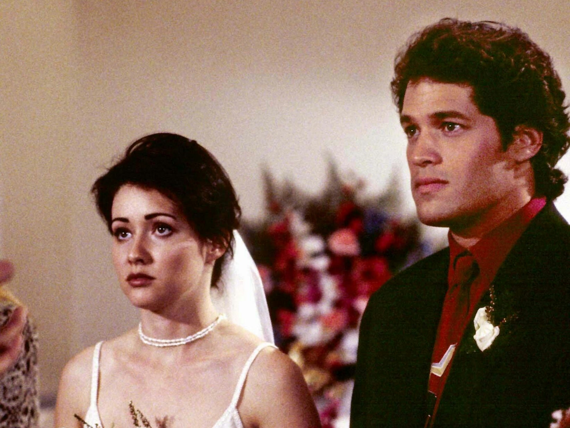 Das Foto stammt aus der US-Seifenoper „Beverly Hills, 90210“ und zeigt Brenda Walsh (Shannen Doherty, l.) mit Stuart Carson (David Gail, r.).
